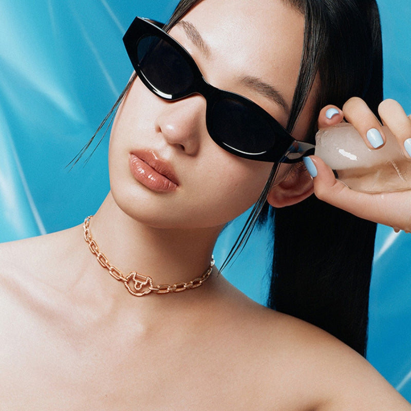 Girl Wearing Qeelin Yu Yi choker in 18K rose gold set with diamonds.