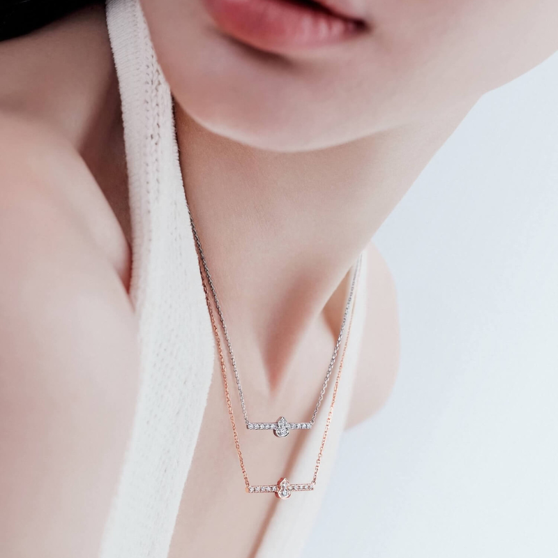 Double View Qeelin Wulu mini diamond necklace bar rose gold.