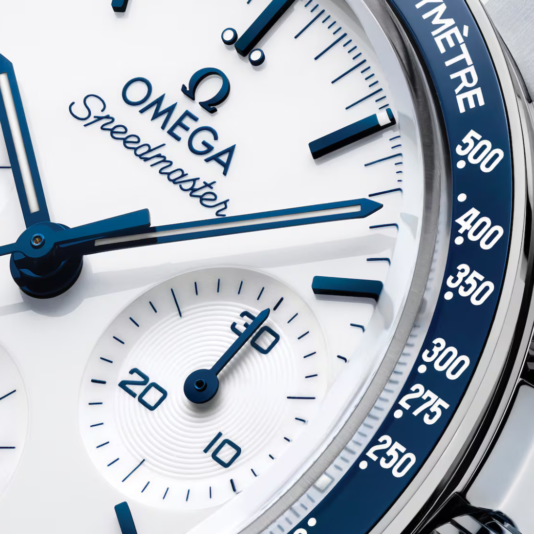 Close view of Omega Speedmaster 38mm 32430385004001