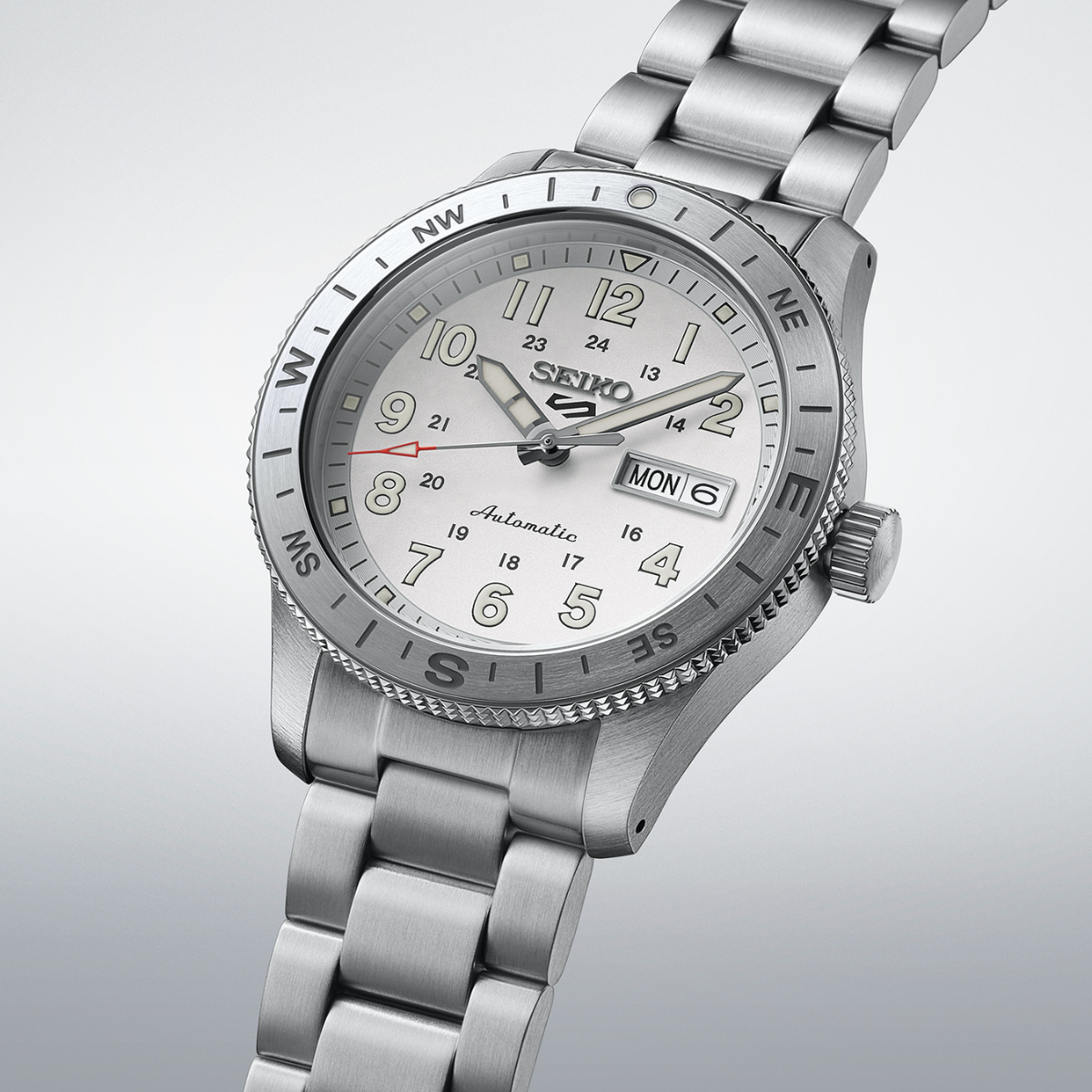 Seiko 5 Sports Field Series Compass HDB007 white soldier shot 2