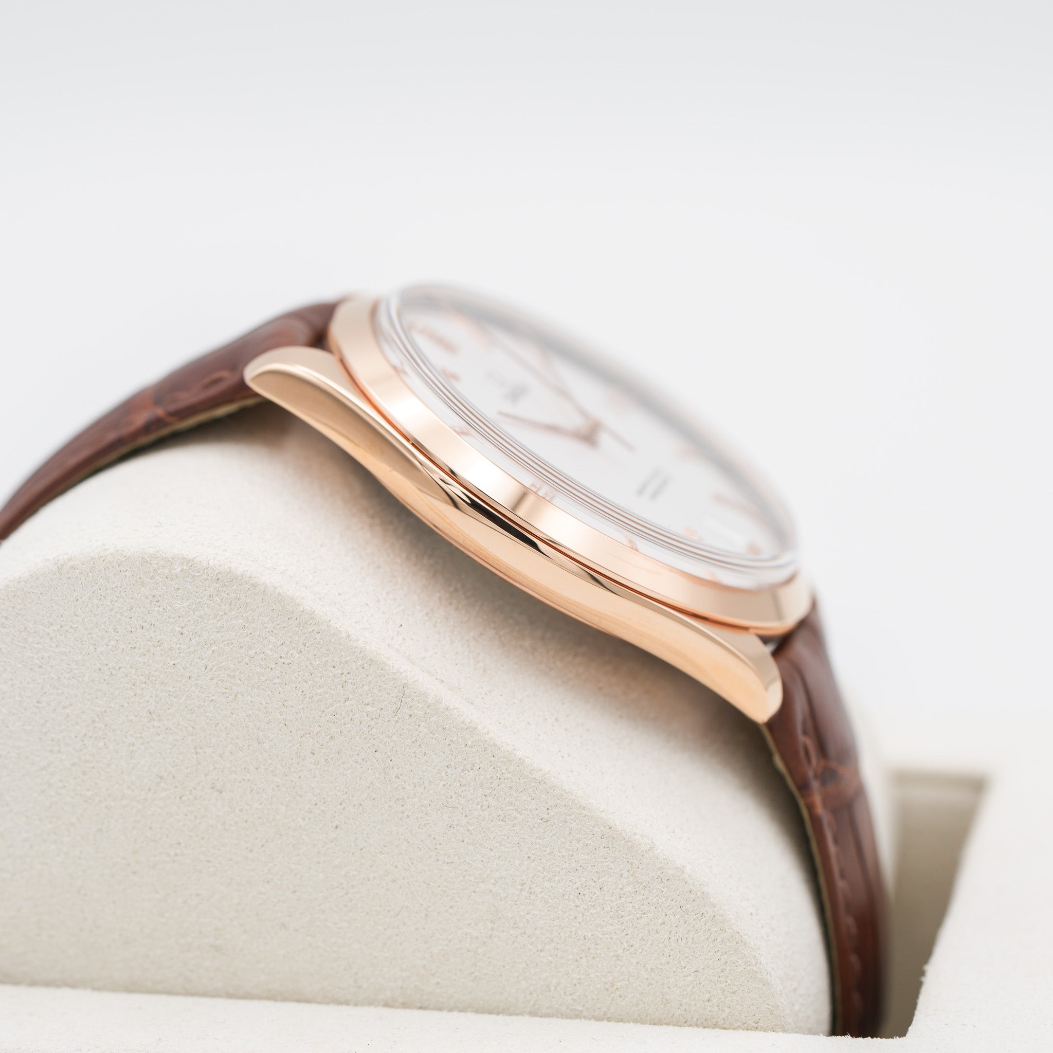 Omega 432.53.40.21.52.002 De Ville Tresor Master Co-Axial 40mm Limited Edition Watch case