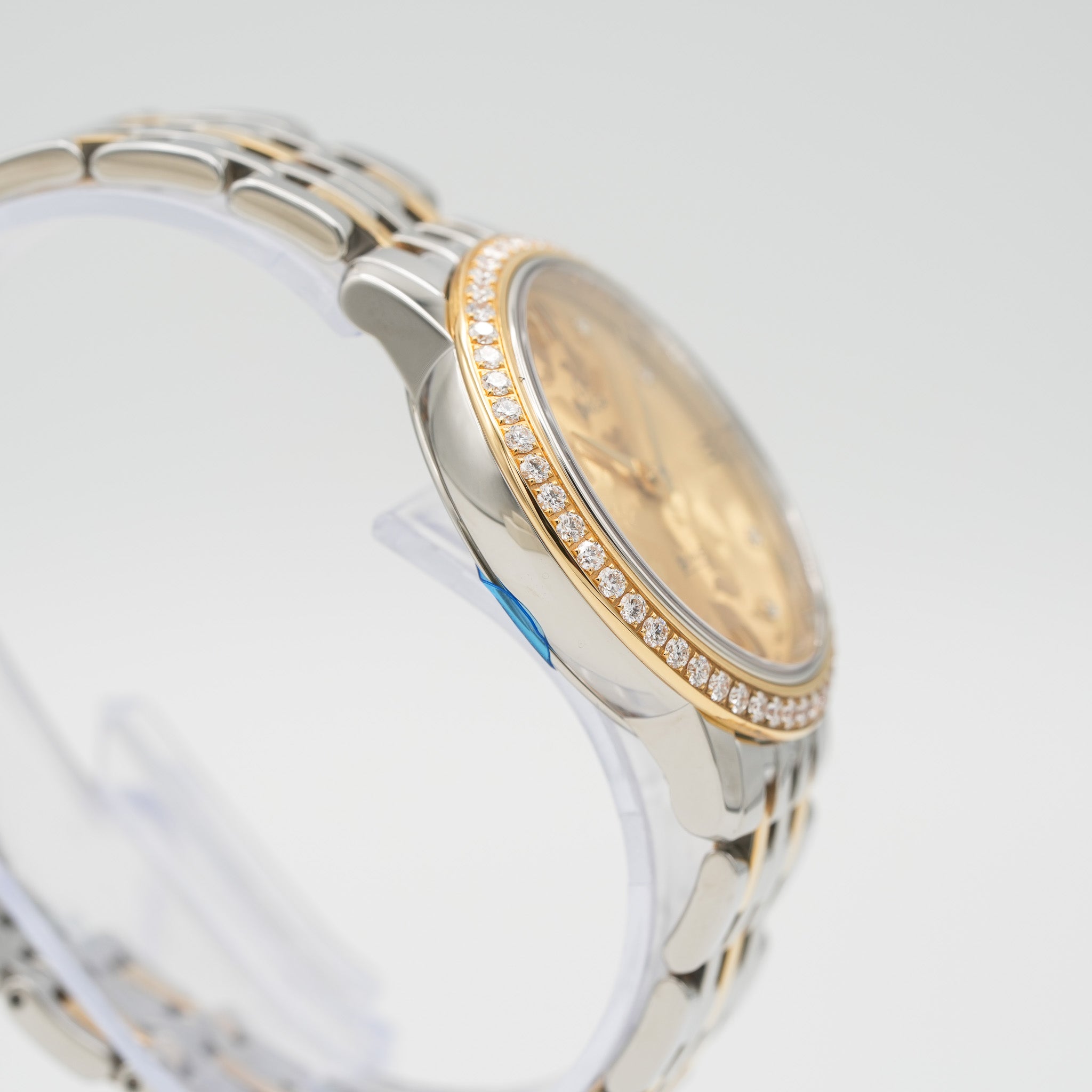 Omega De Ville Prestige Butterfly Quartz 32.7 mm Gold and Steel 424.253.360.58.001 case