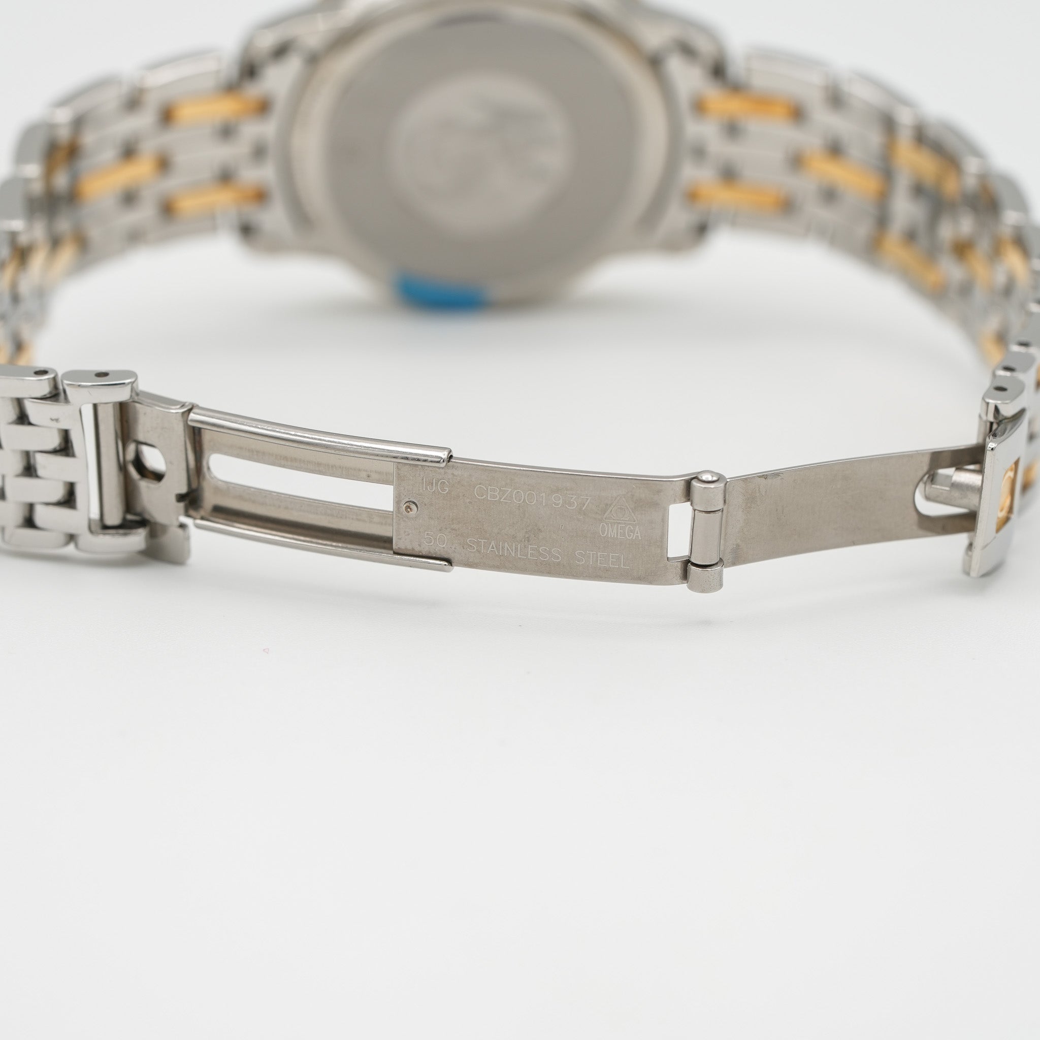 Omega De Ville Prestige Butterfly Quartz 32.7 mm Gold and Steel 424.253.360.58.001 clasp opened