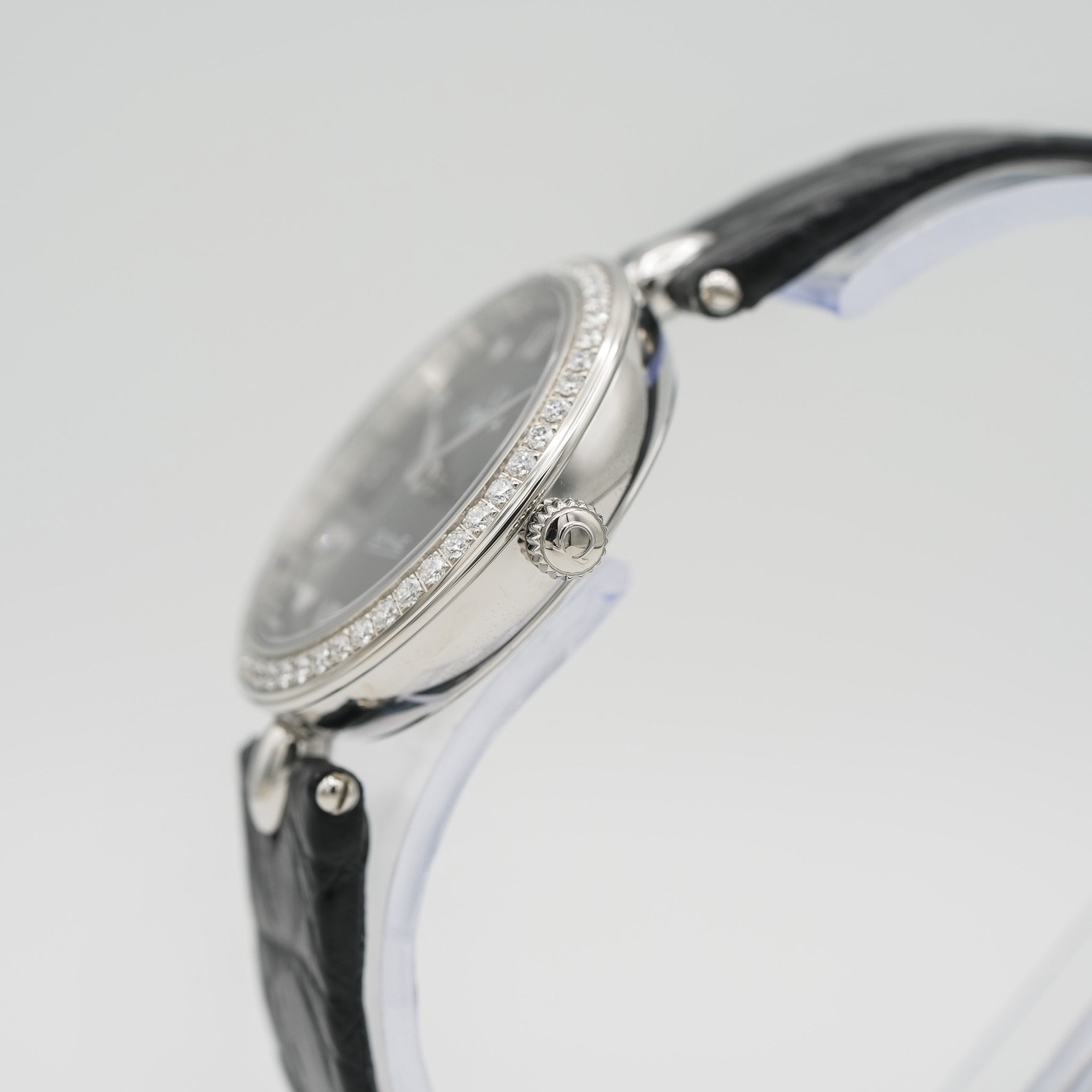 Omega 424.18.27.60.51.001 De Ville Prestige Dewdrop Quartz 27.4mm Watch crown