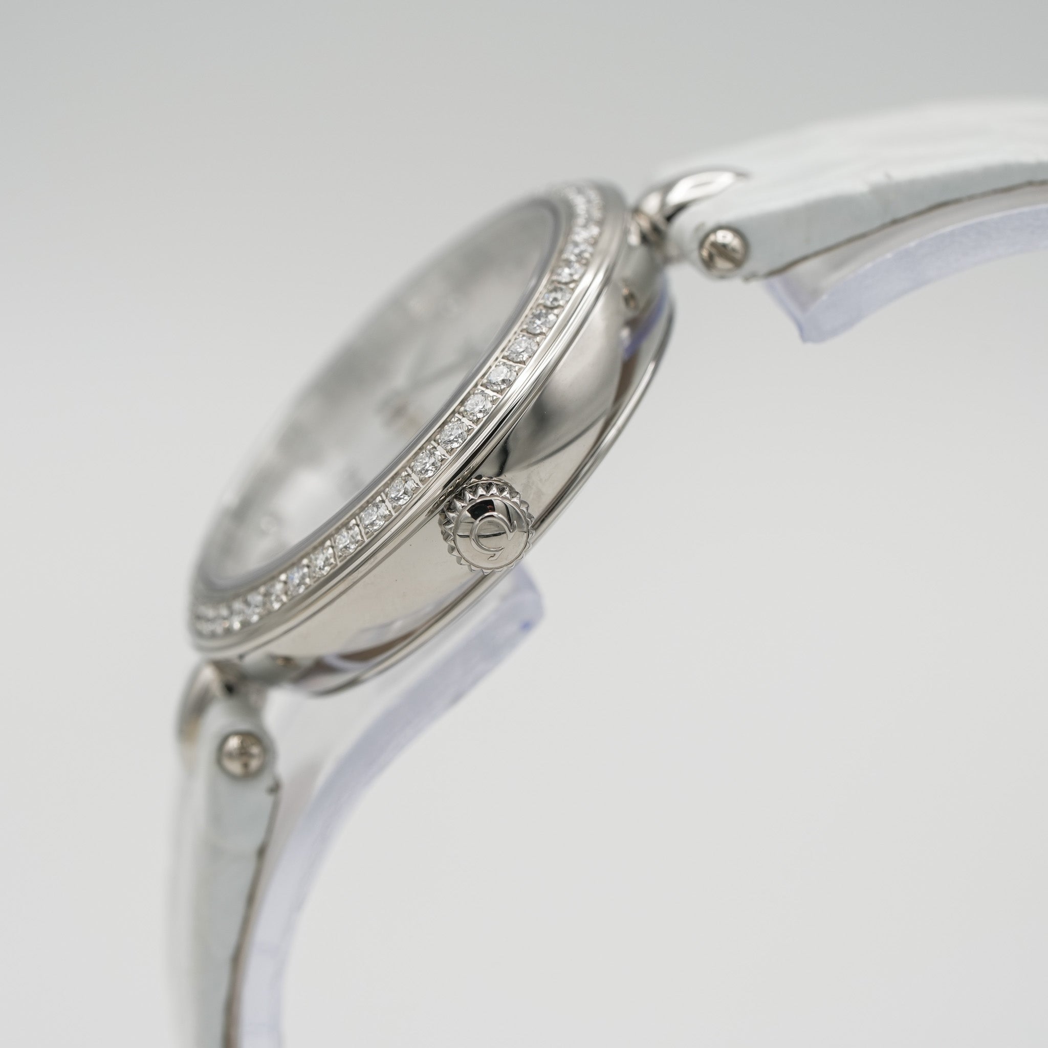 Omega 424.18.27.60.55.001 De Ville Prestige Quartz 27.4mm Watch crown