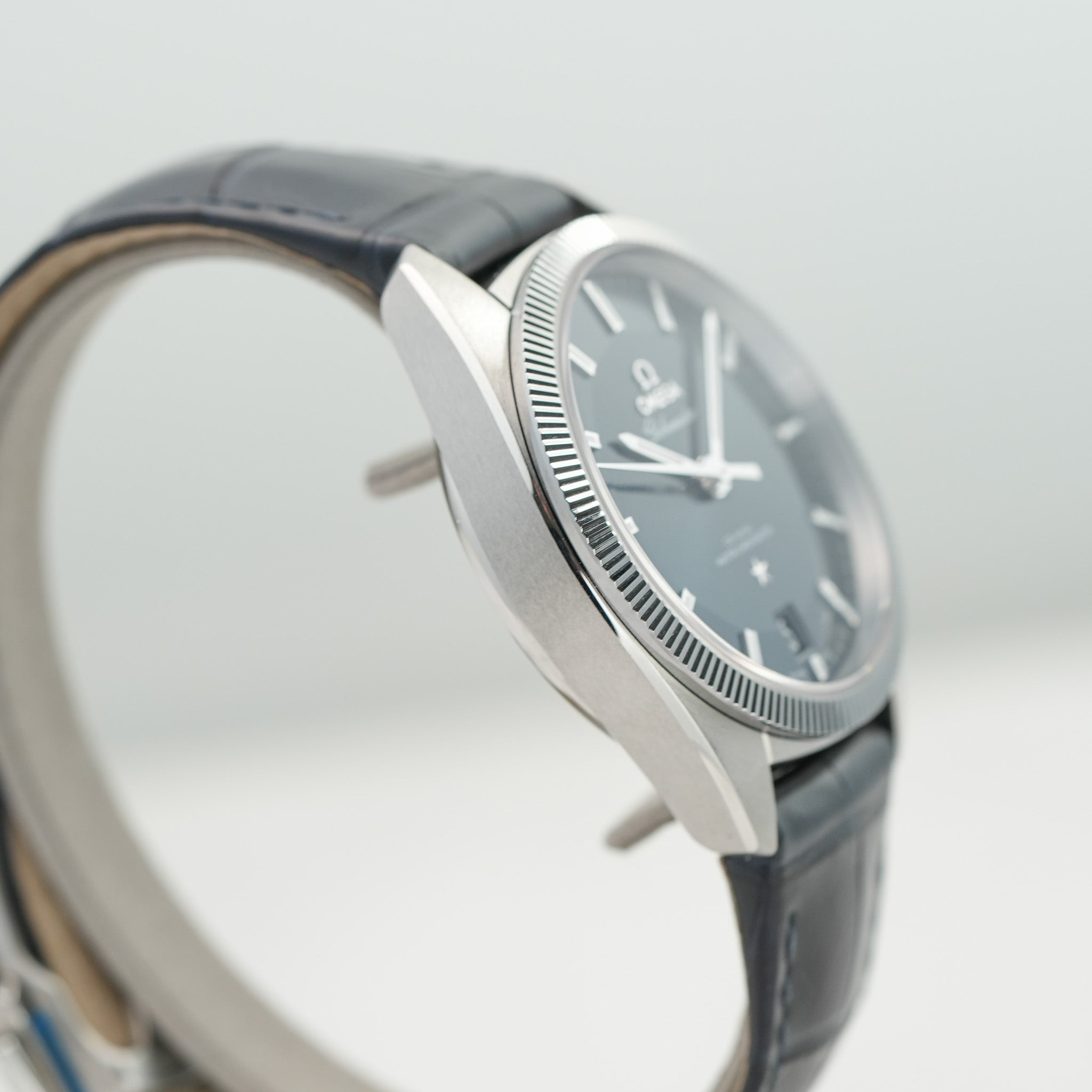 Omega Constellation Globemaster Blue 130.33.39.21.03.001 case