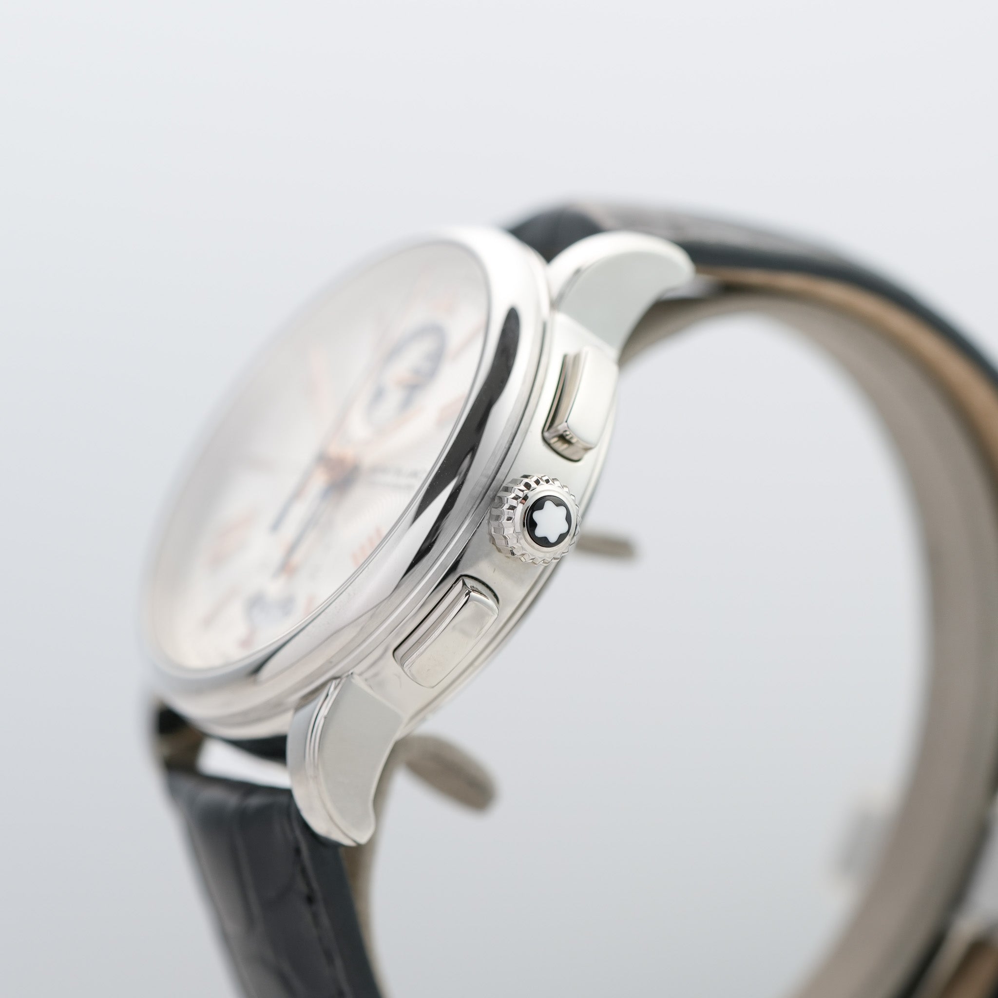 Montblanc 4810 TwinFly Chronograph 110 Years Edition Watch crown