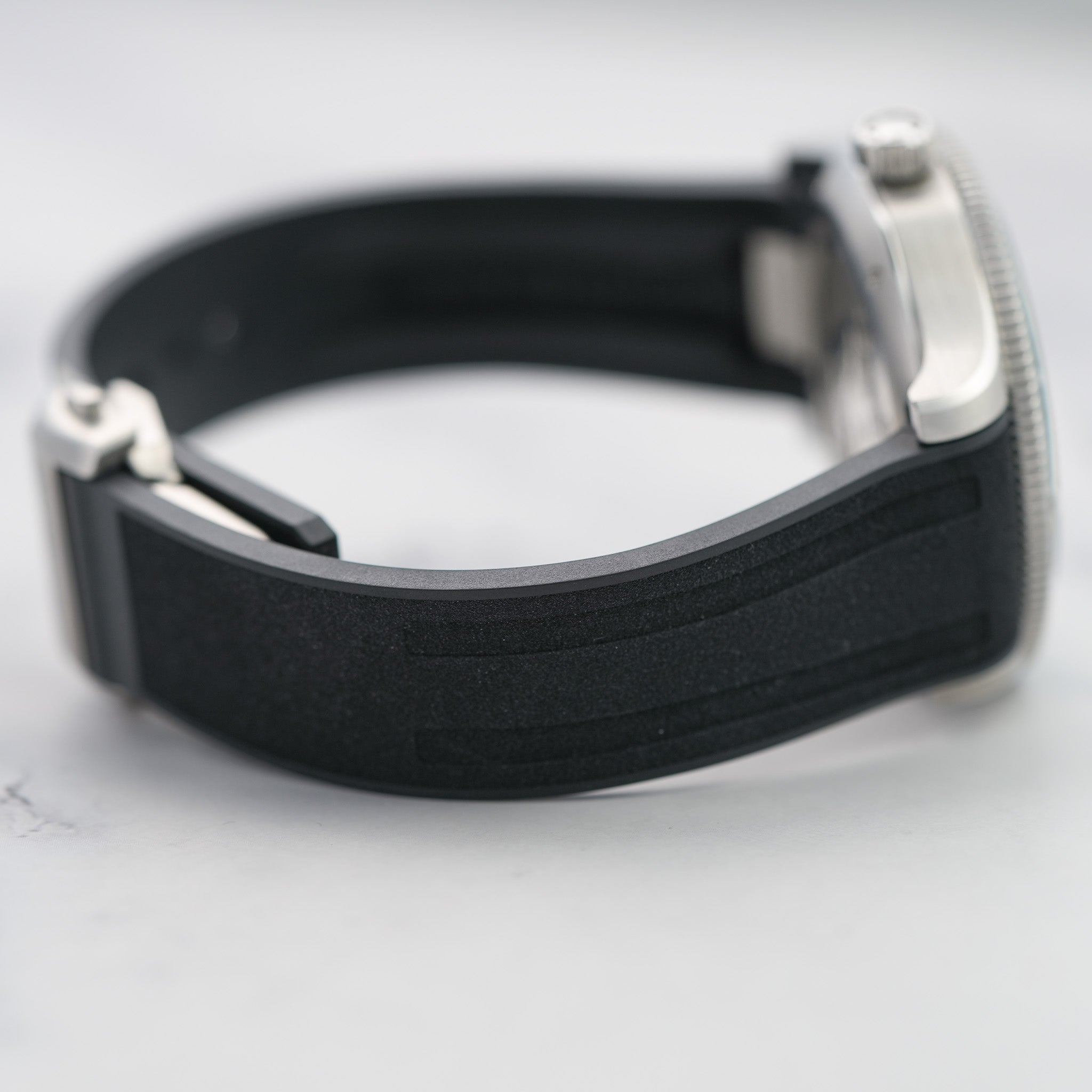 Montblanc 1858 Iced Sea Automatic Date Green on Rubber Watch strap 2