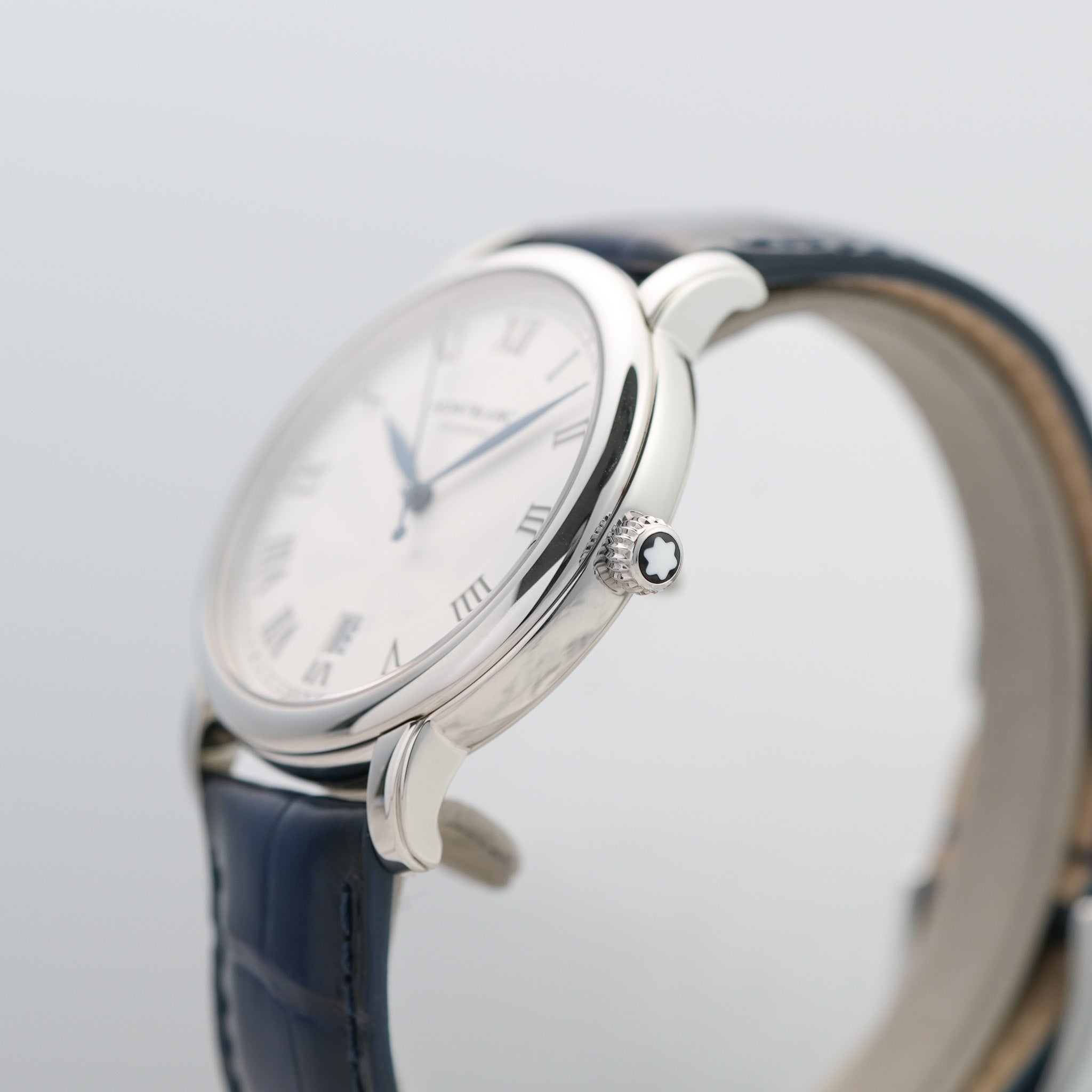 Montblanc Star Legacy Automatic Date 39mm Watch crown