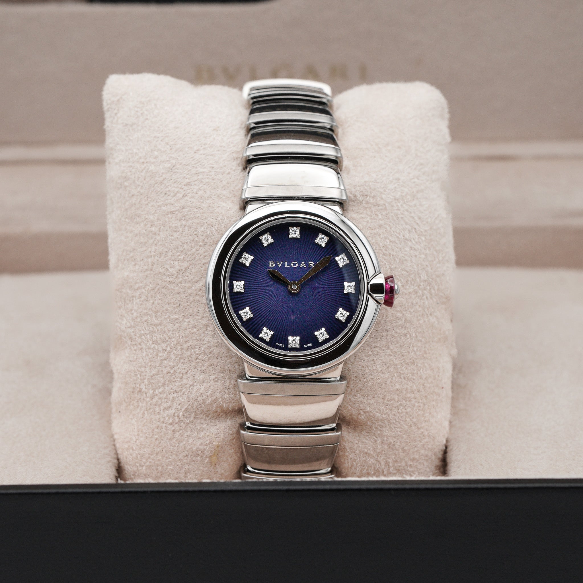 BVLGARI 102568 Bulgari Lvcea Quartz Stainlesss Steel 28mm Watch blue dial close up