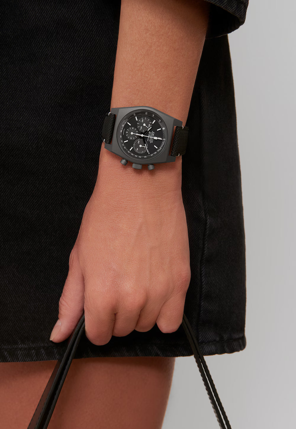 Zenith Chronomaster Revival Shadow 37mm 97.T384.4061/21.C822 model wrist shot