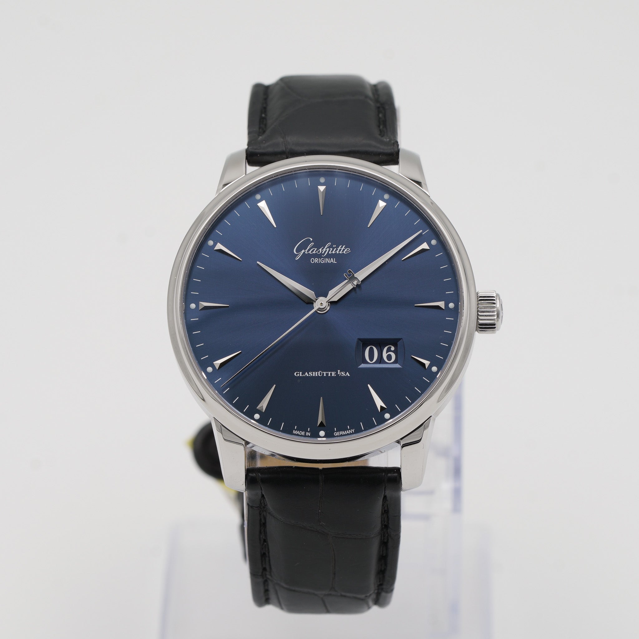Glashütte Original Senator Excellence Panorama Date 1-36-03-04-02-01 dial
