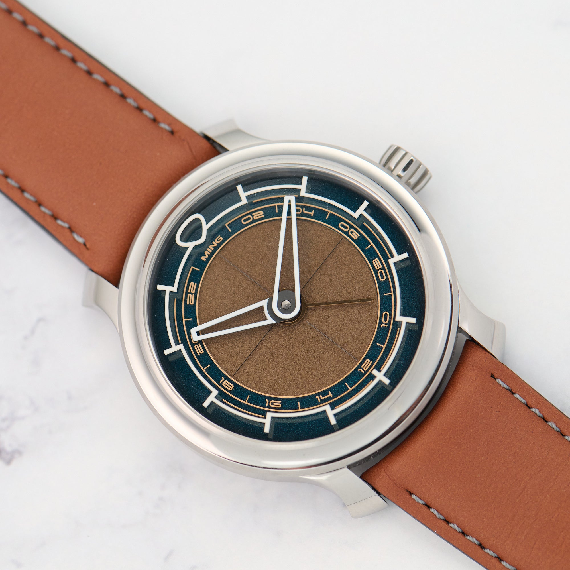 Ming 22.01 GMT Gilt dial 2