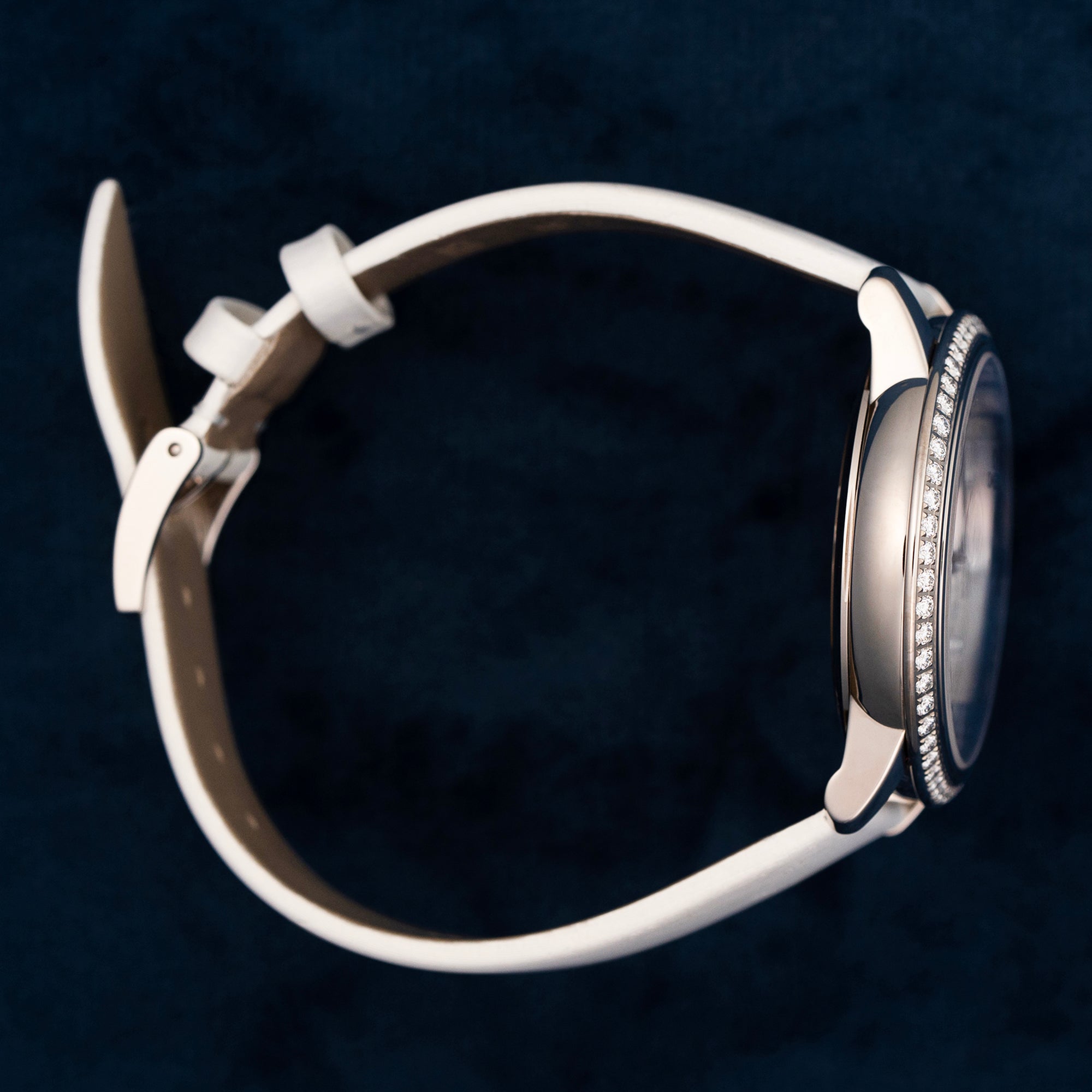 Omega DeVille Prestige Ladies Mother of Pearl Butterfly 42457372055002 case