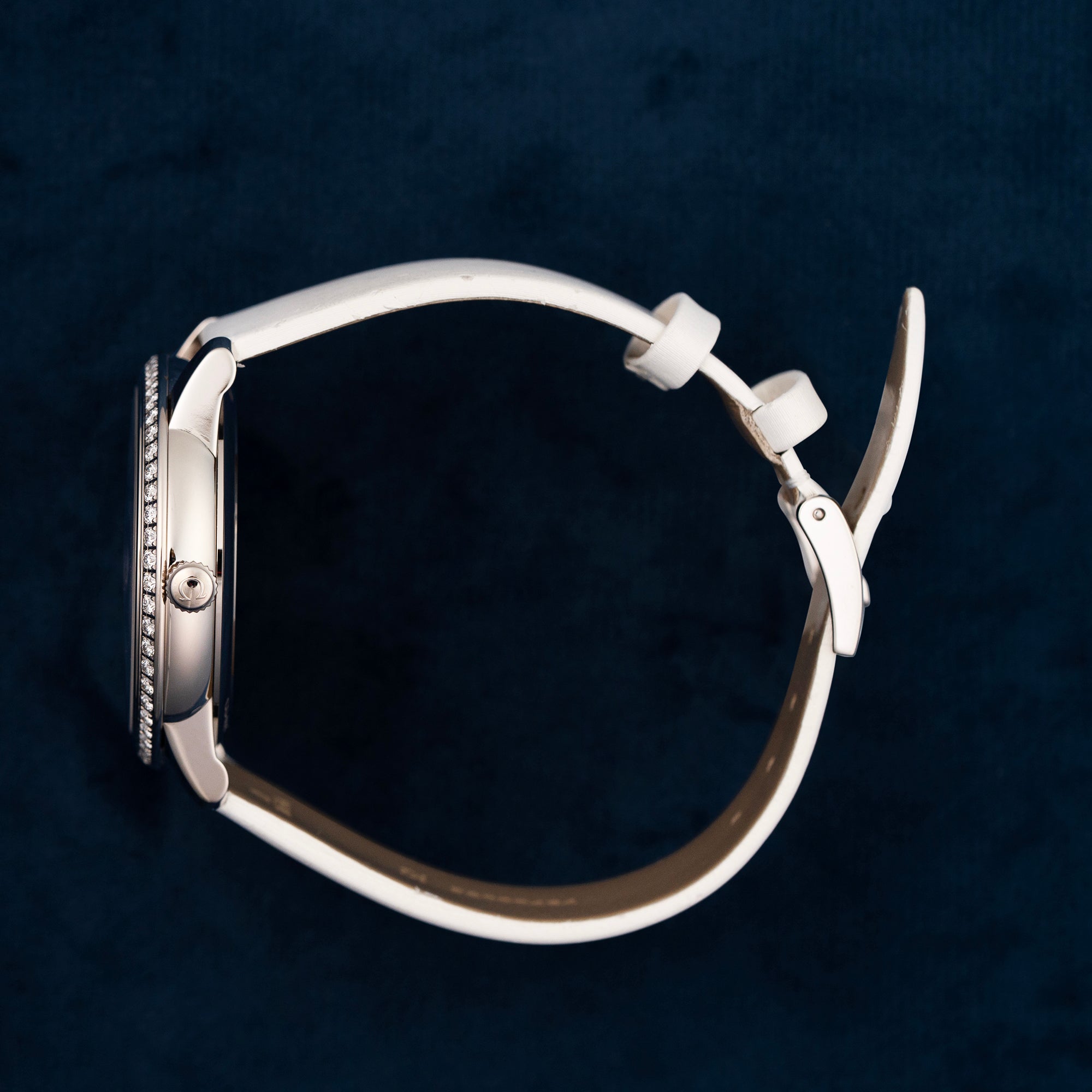 Omega DeVille Prestige Ladies Mother of Pearl Butterfly 42457372055002 crown