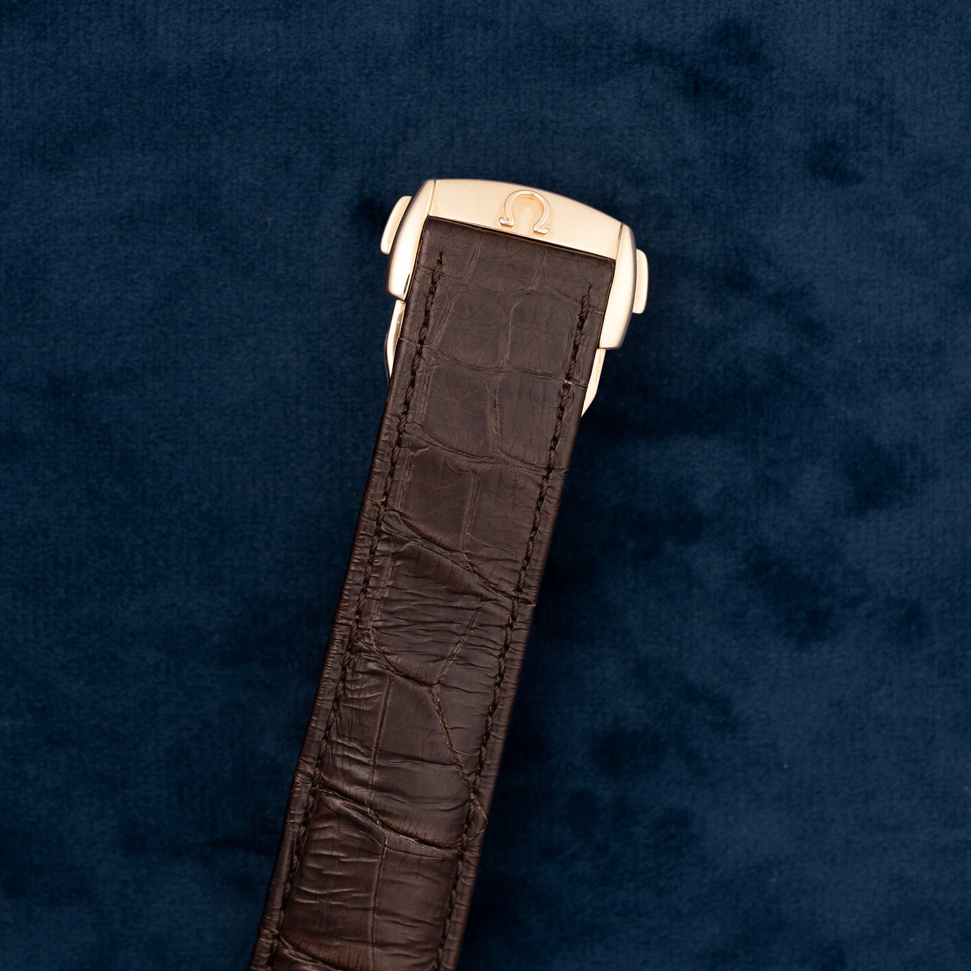 Omega Deville Chronograph Rose Gold 43153425102001 buckle 2