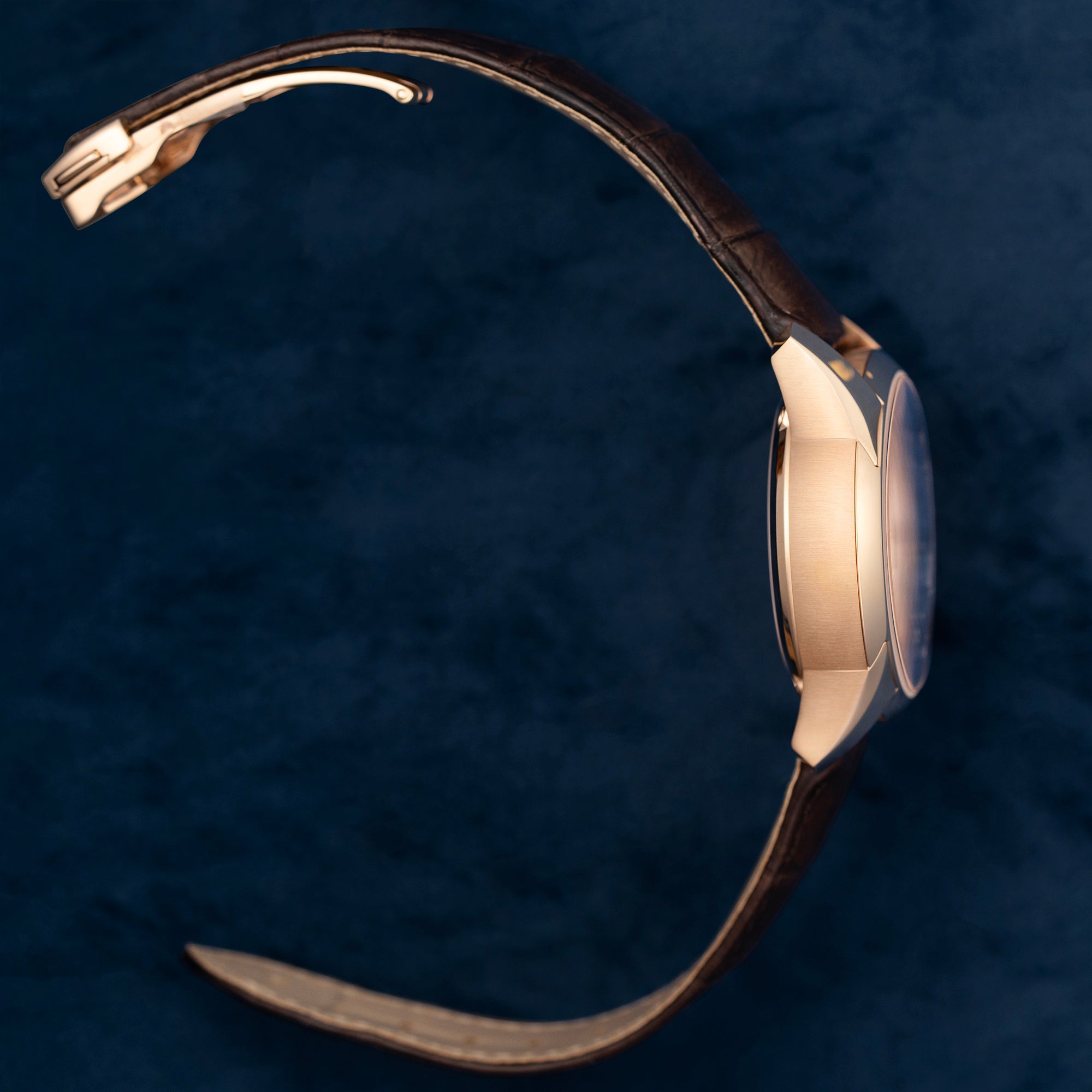 Omega Deville Chronograph Rose Gold 43153425102001 case