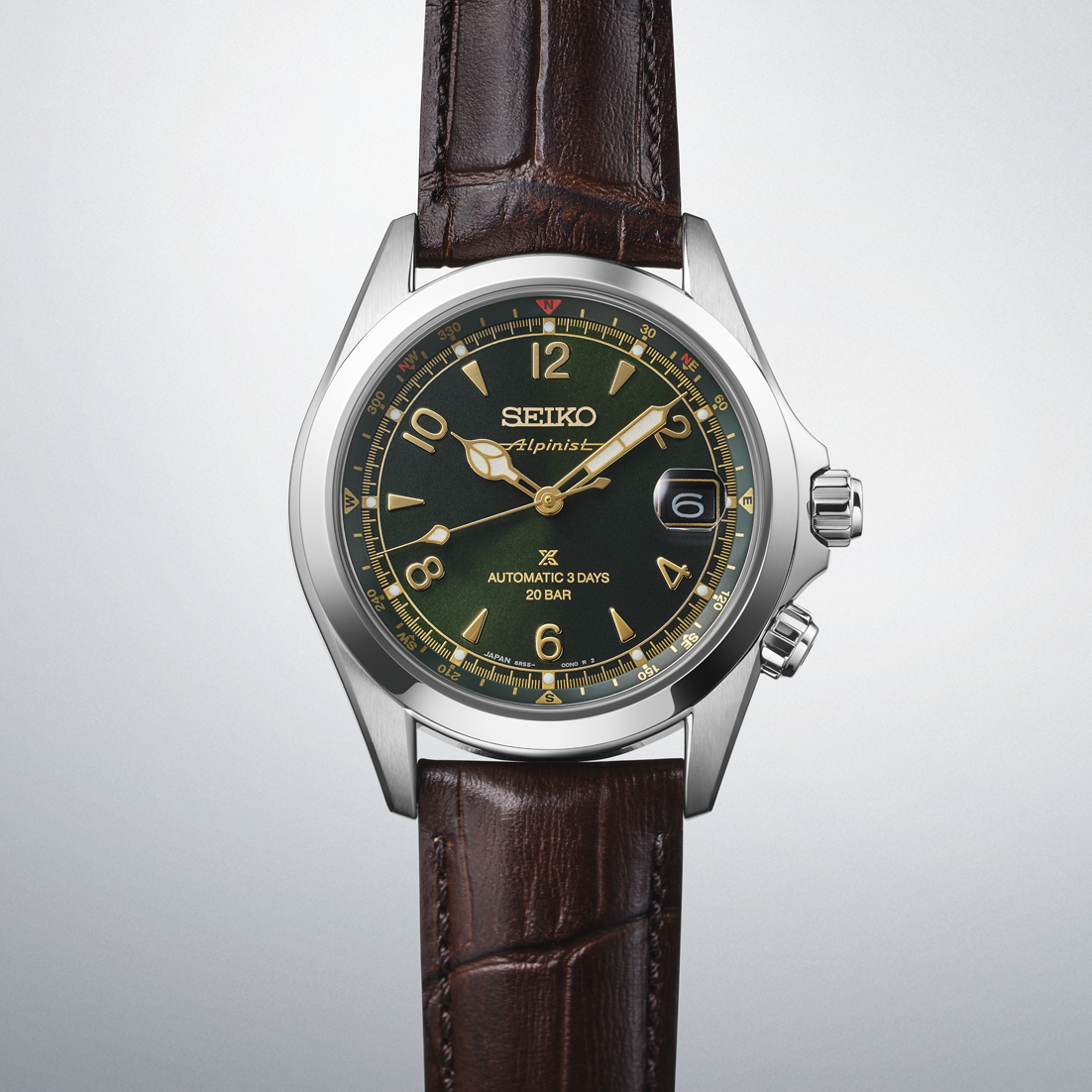 Front view of Seiko Prospex Alpinist Green Dial SPB507