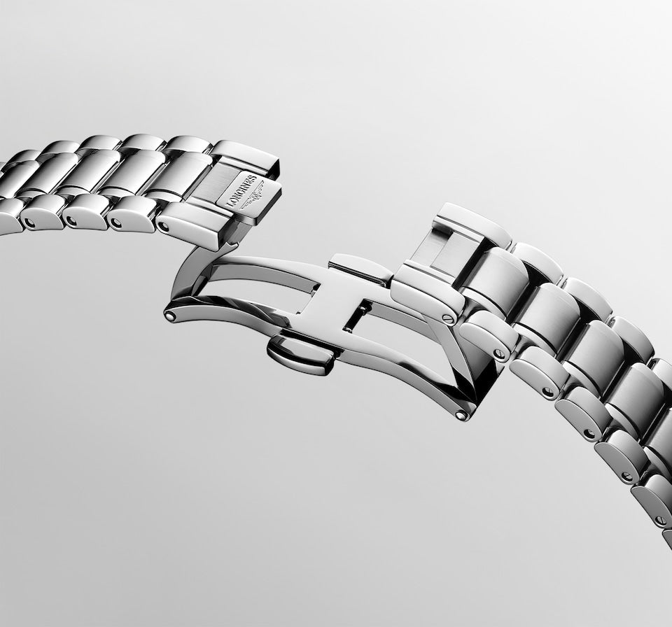 Open clasp view of LONGINES MASTER COLLECTION, Automatic watch, 30.00 mm, stainless steel, L2.449.4.87.6