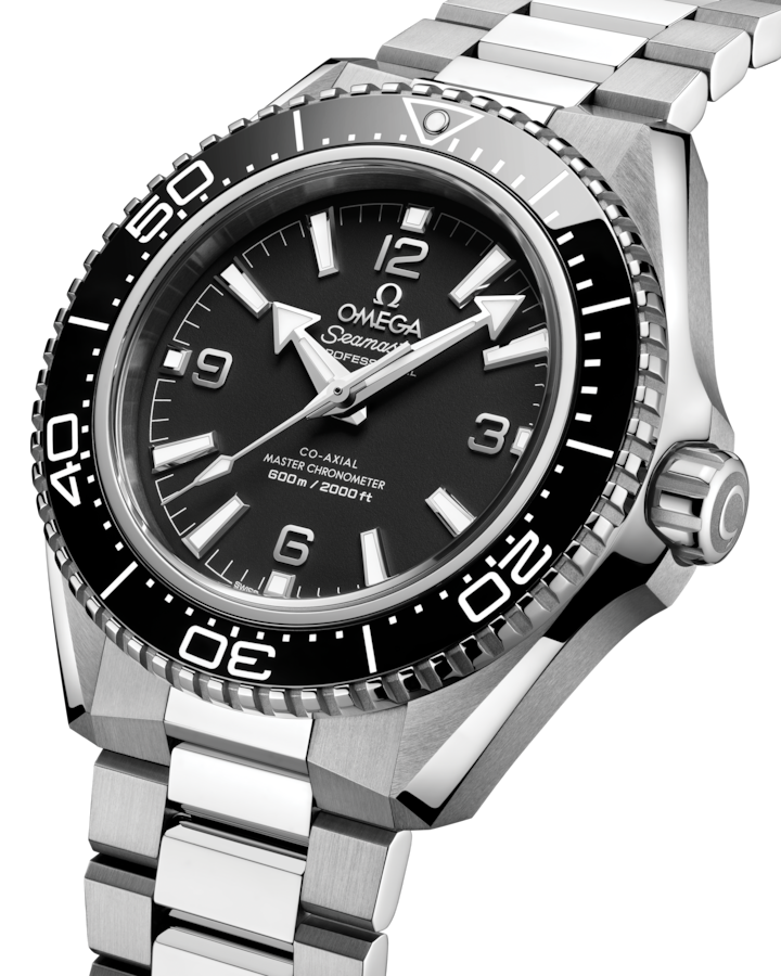 Angle View: Omega Seamaster Planet Ocean 600M Steel 217.30.42.21.01.001