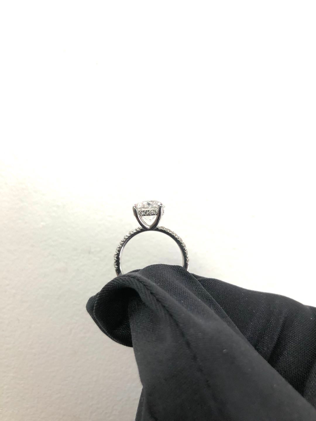 Round Diamond Engagement Ring