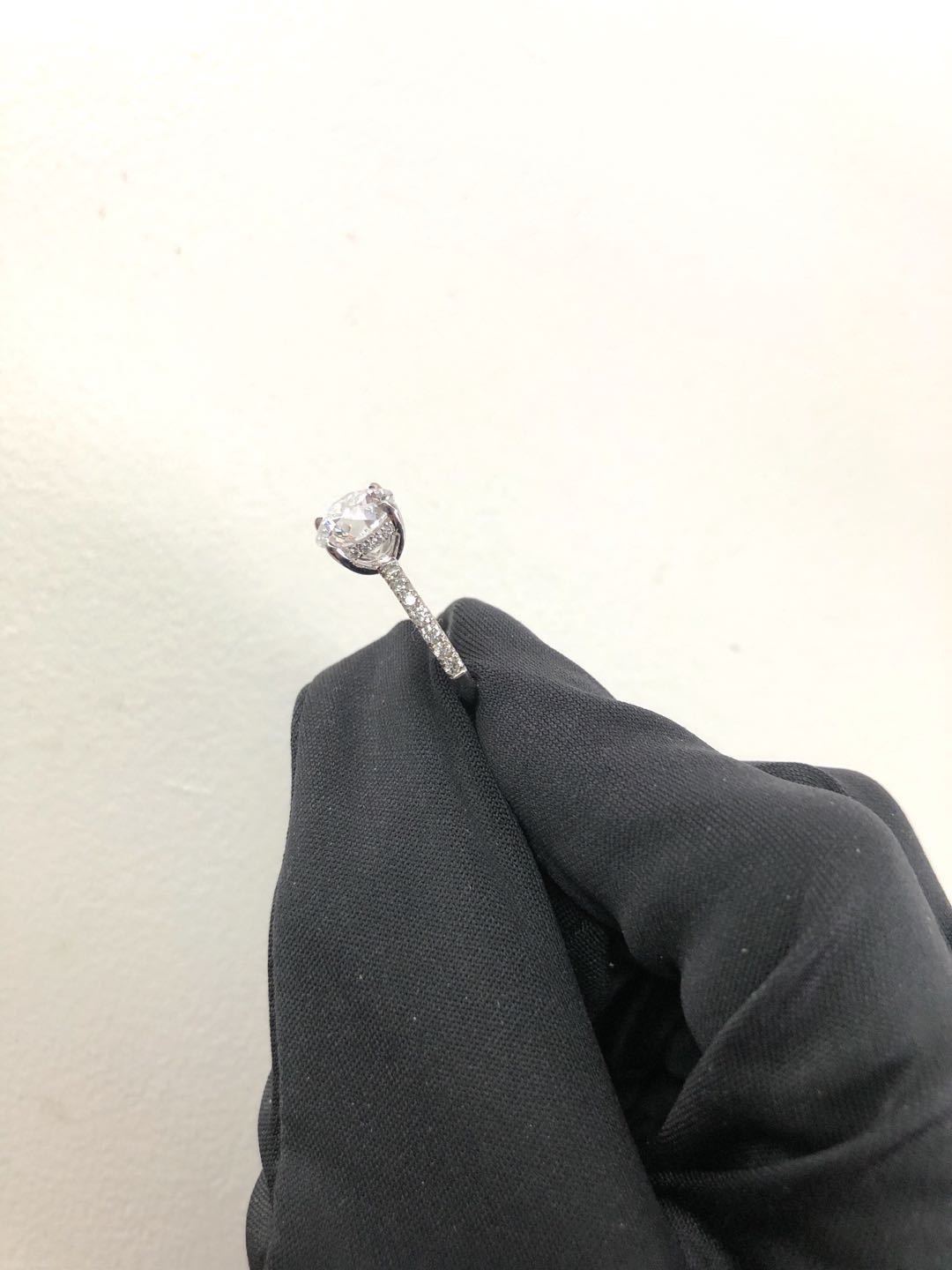 Round Diamond Engagement Ring