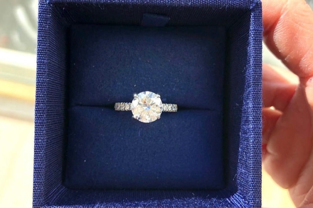 Round Diamond Engagement Ring