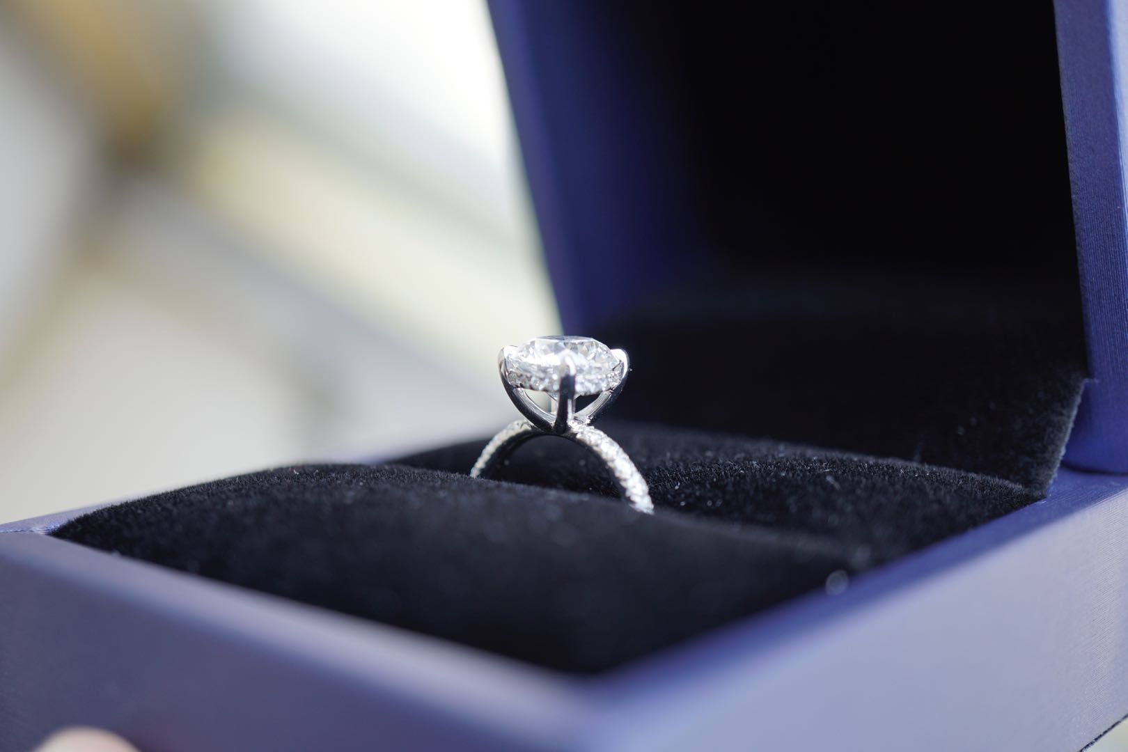 Round Diamond Engagement Ring