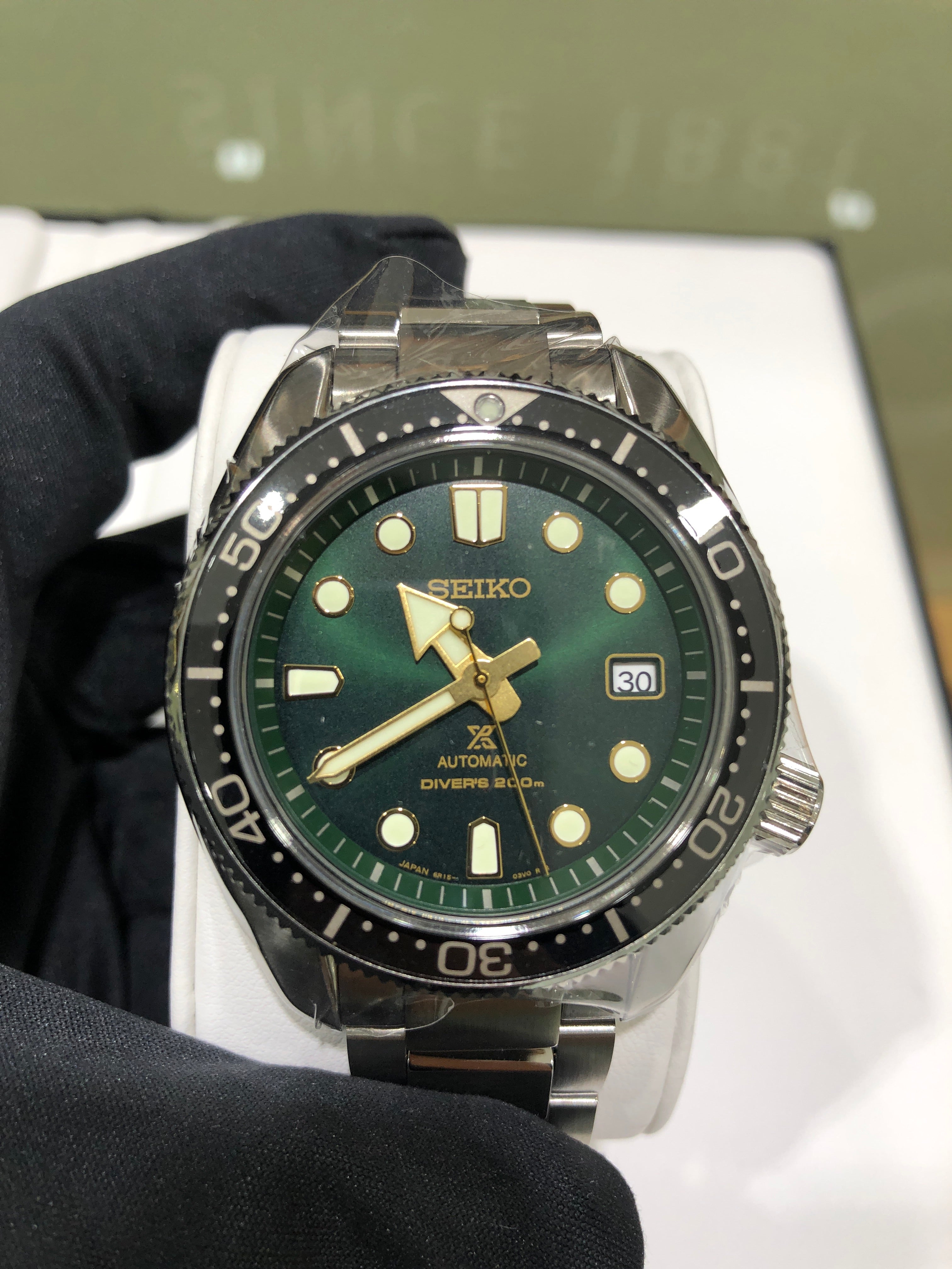 Seiko Prospex SPB105 Green Dial Divers 200m