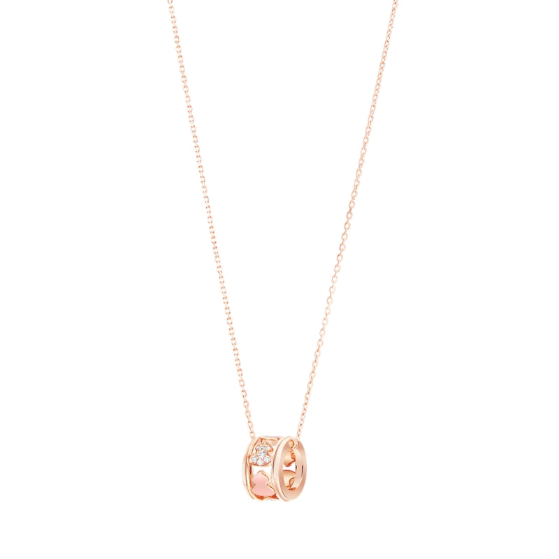 Close Up View Of Qeelin Wulu Eternity small necklace 18K rose gold and pink.