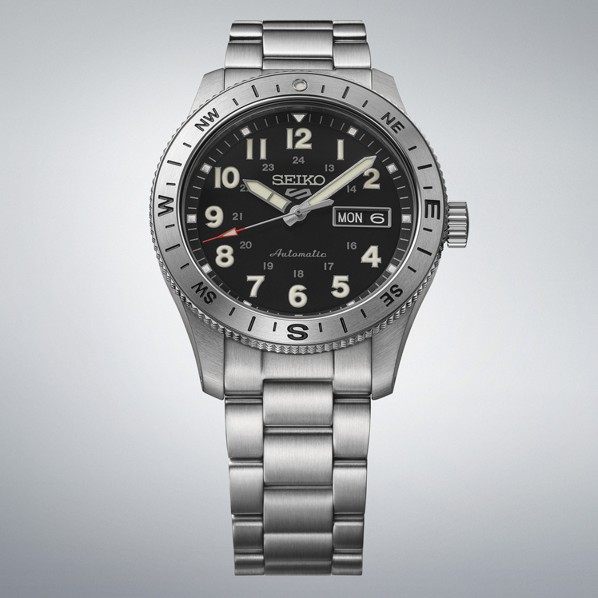 Seiko 5 Sports Field Series Compass HDB006 soldier shot