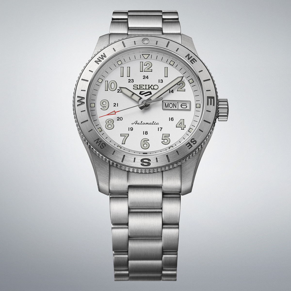 Seiko 5 Sports Field Series Compass HDB007 white soldier shot