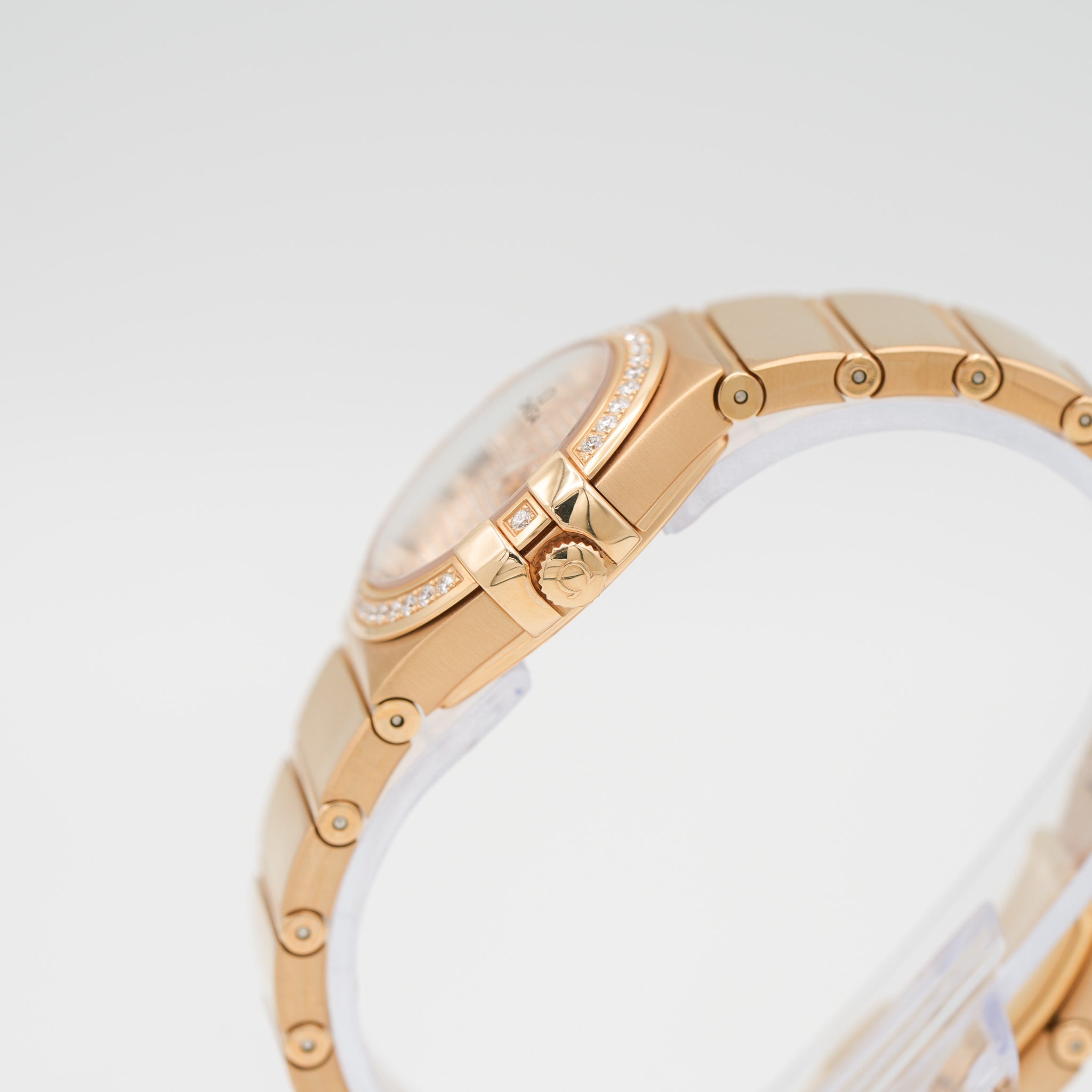 OMEGA 123.55.27.60.99.004 Constellation Quartz Diamonds 27mm Watch crown