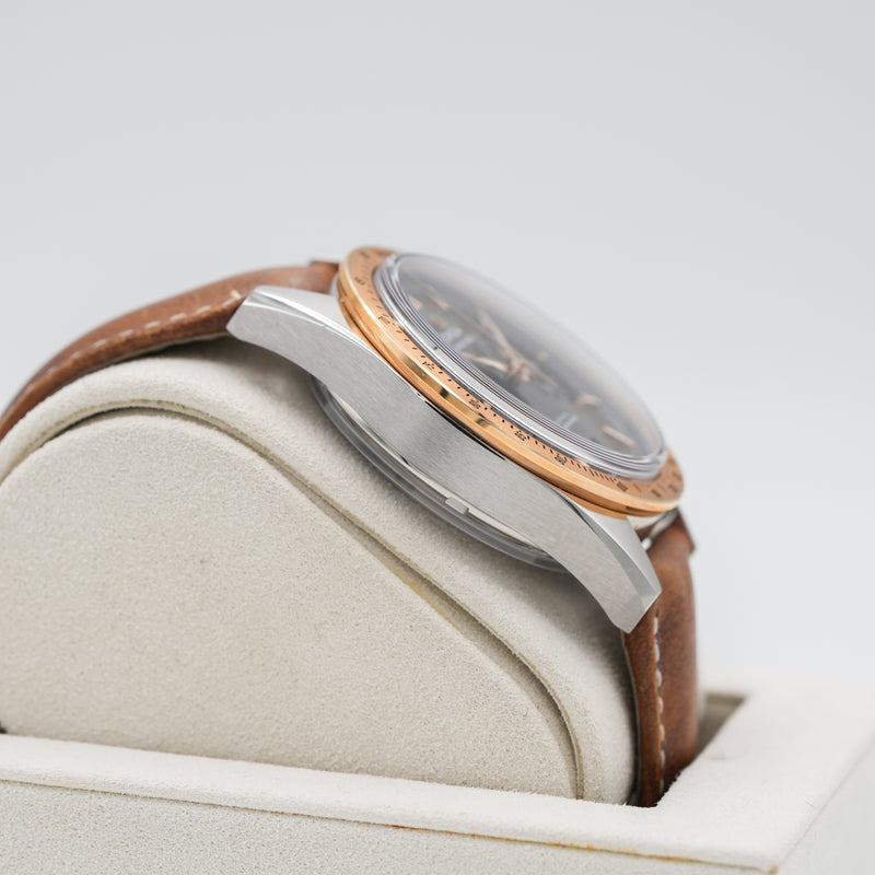 Omega Speedmaster '57 Omega Co-Axial Chronograph 331.22.42.51.01.001 case side