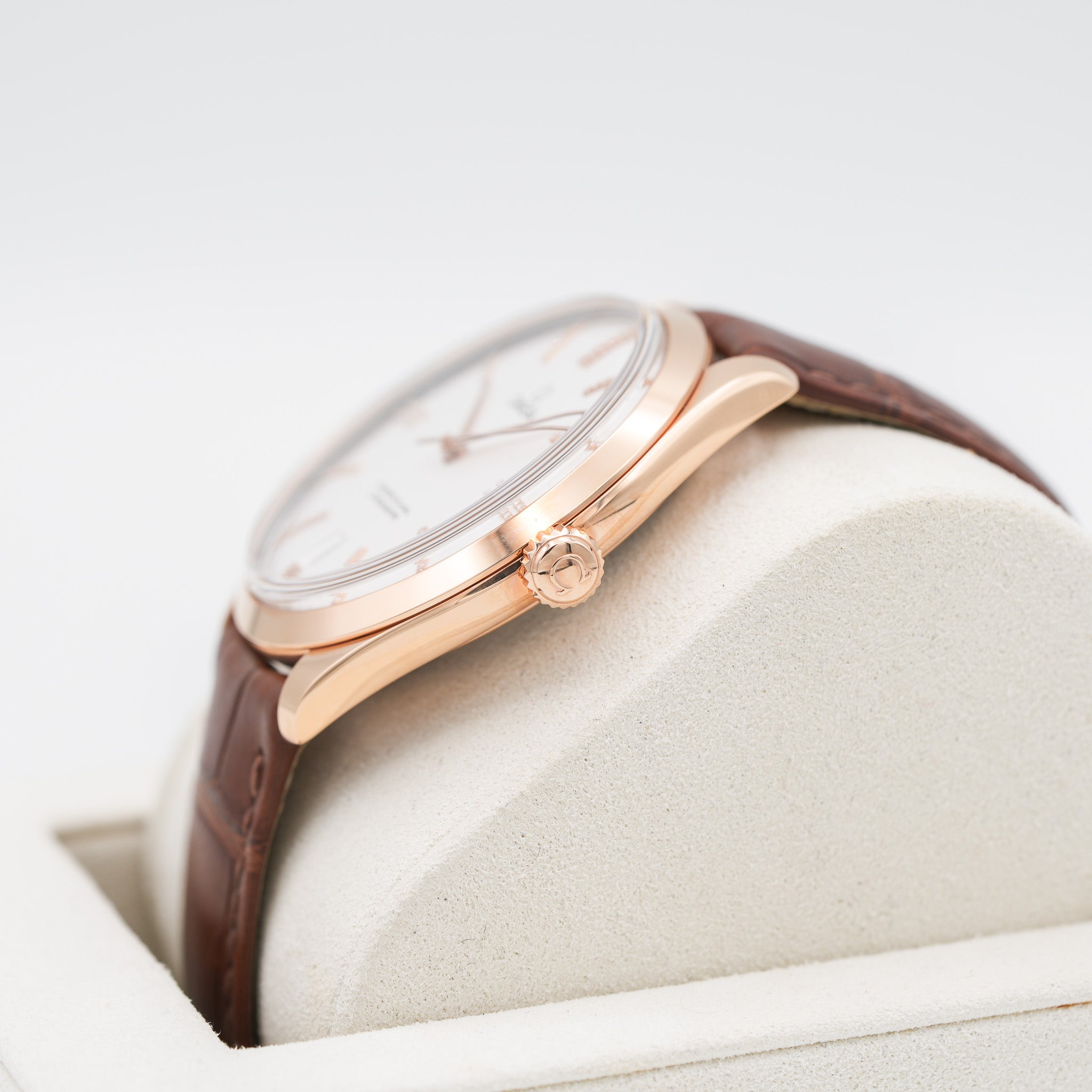 Omega 432.53.40.21.52.002 De Ville Tresor Master Co-Axial 40mm Limited Edition Watch crown