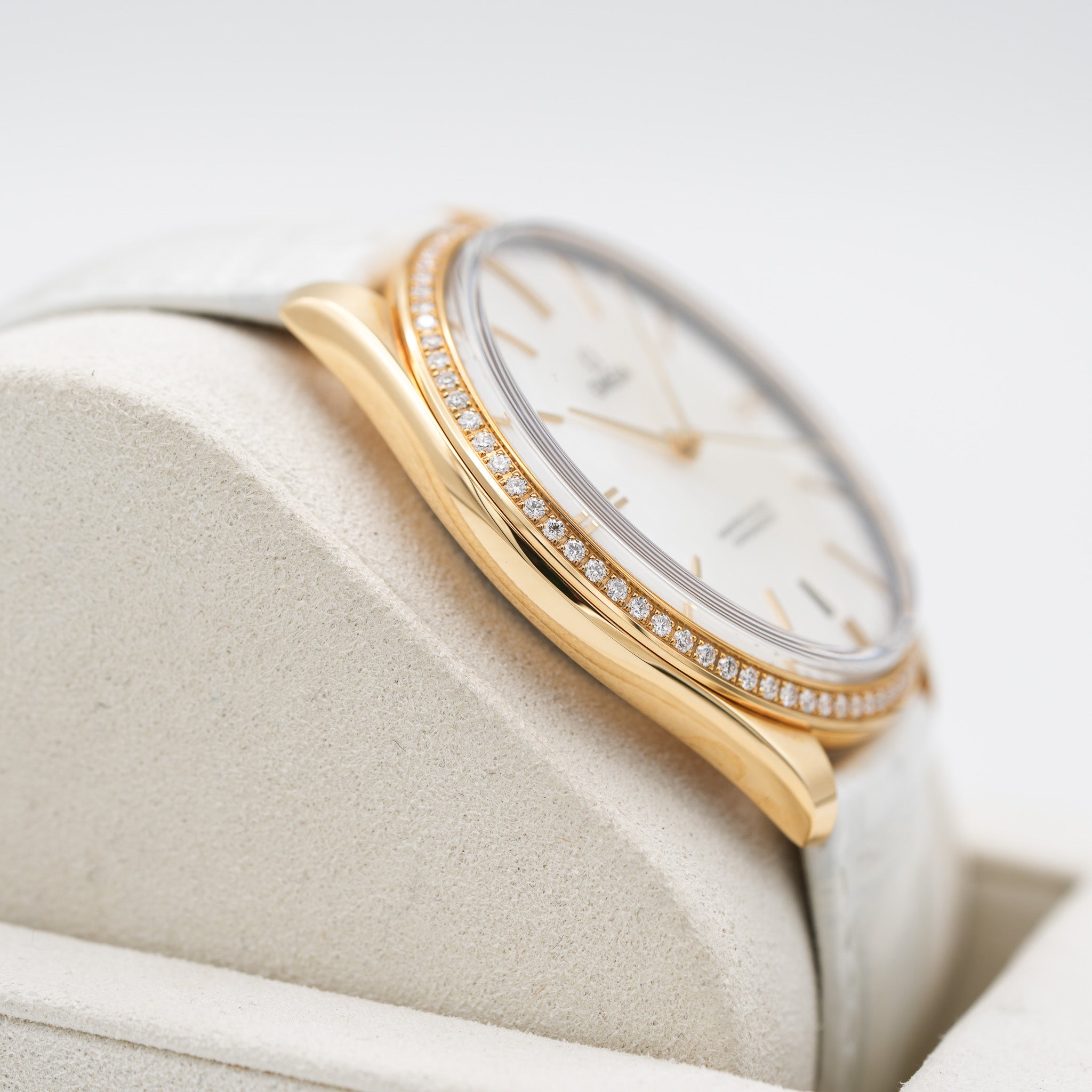 Omega 432.58.40.21.05.002 De Ville Tresor Master Co-Axial Chronometer 40mm Watch case