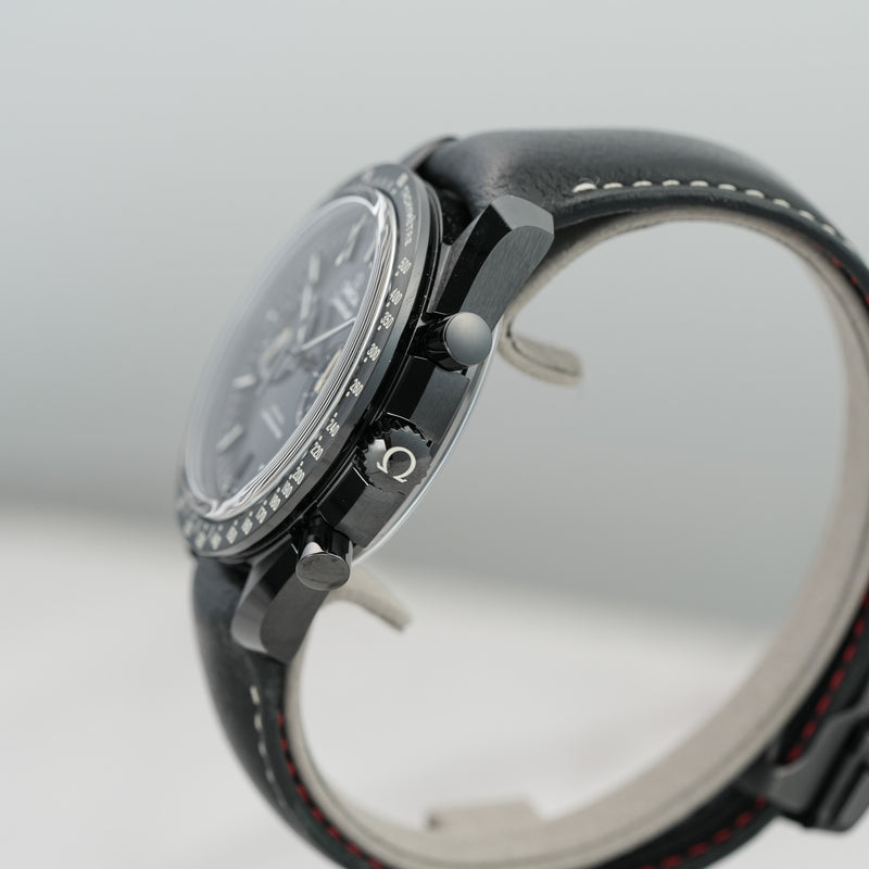Omega Speedmaster Pitch Black Moonwatch 44.25mm 311.92.44.51.01.004 crown
