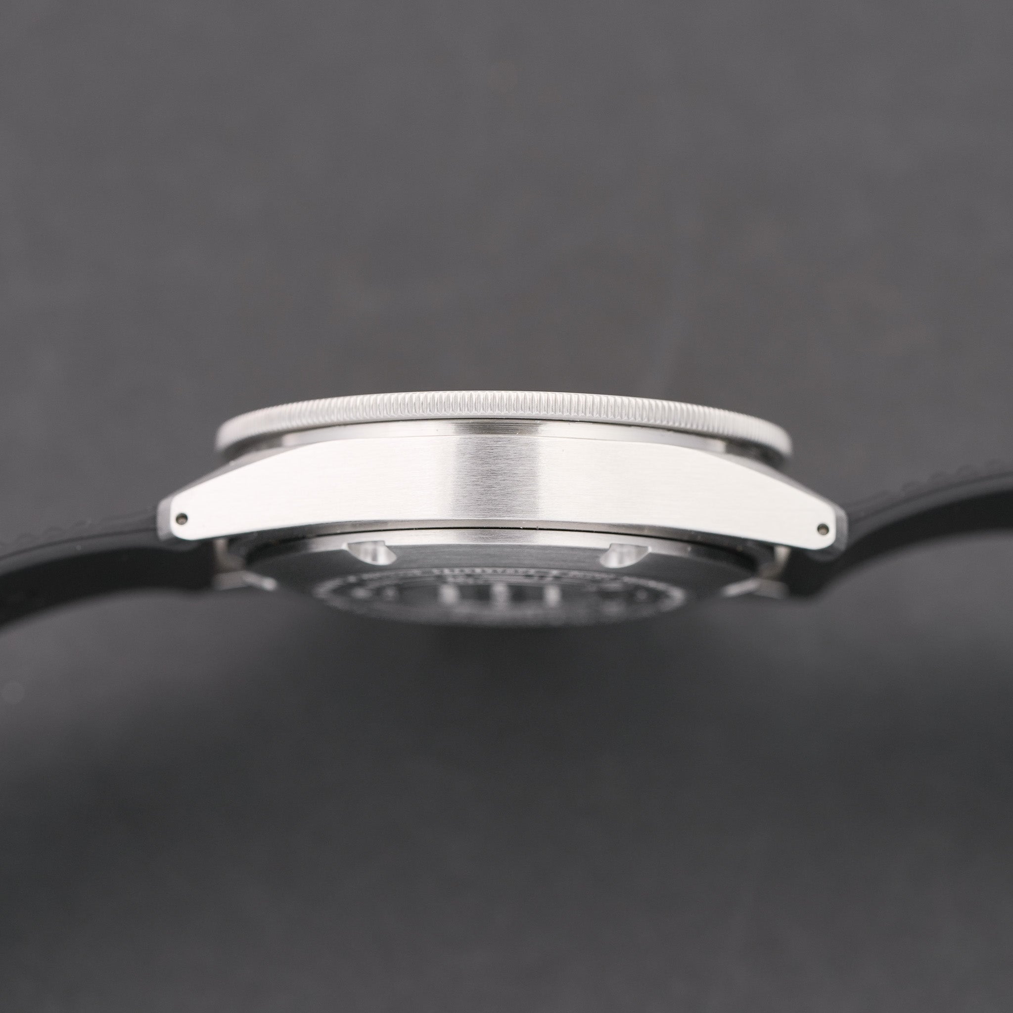 2021 Unimatic x HODINKEE Modello Uno U1-H case side