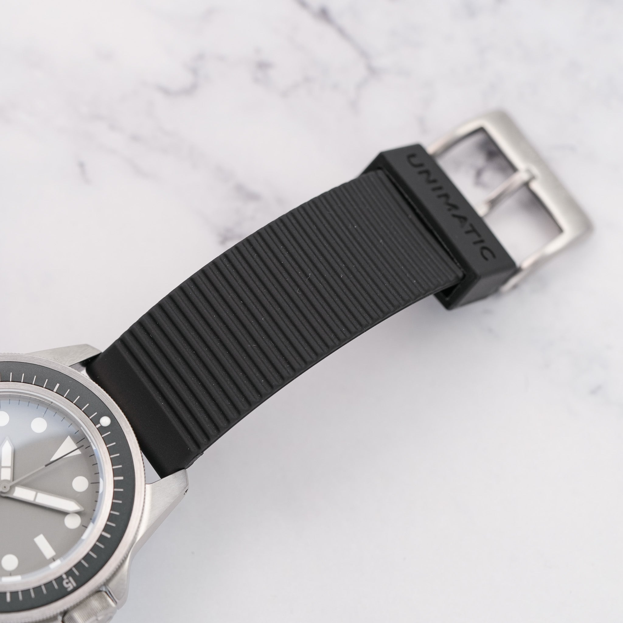 2021 Unimatic x HODINKEE Modello Uno U1-H strap top