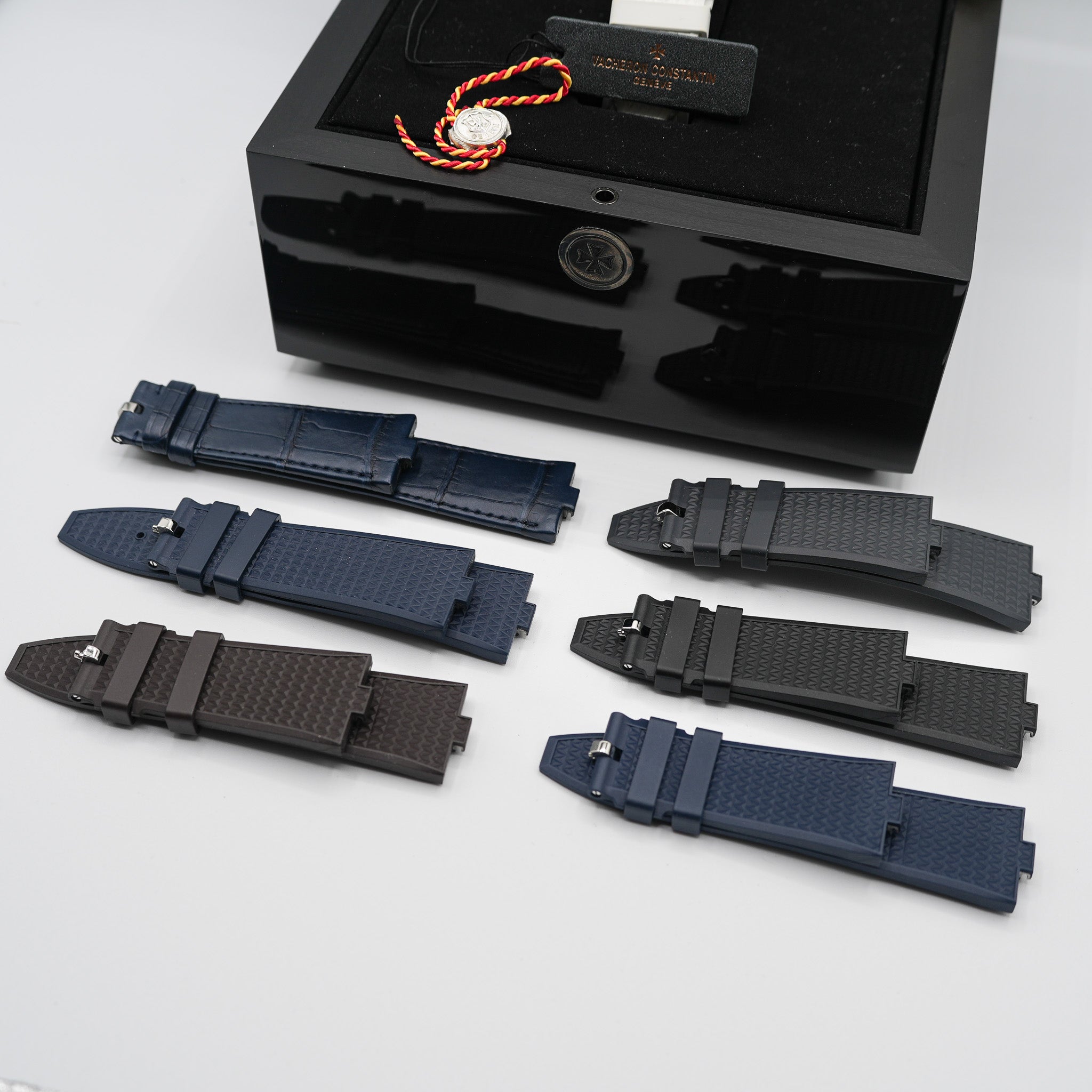 Vacheron Constantin Overseas 41mm Date Blue Full Set additional rubber straps