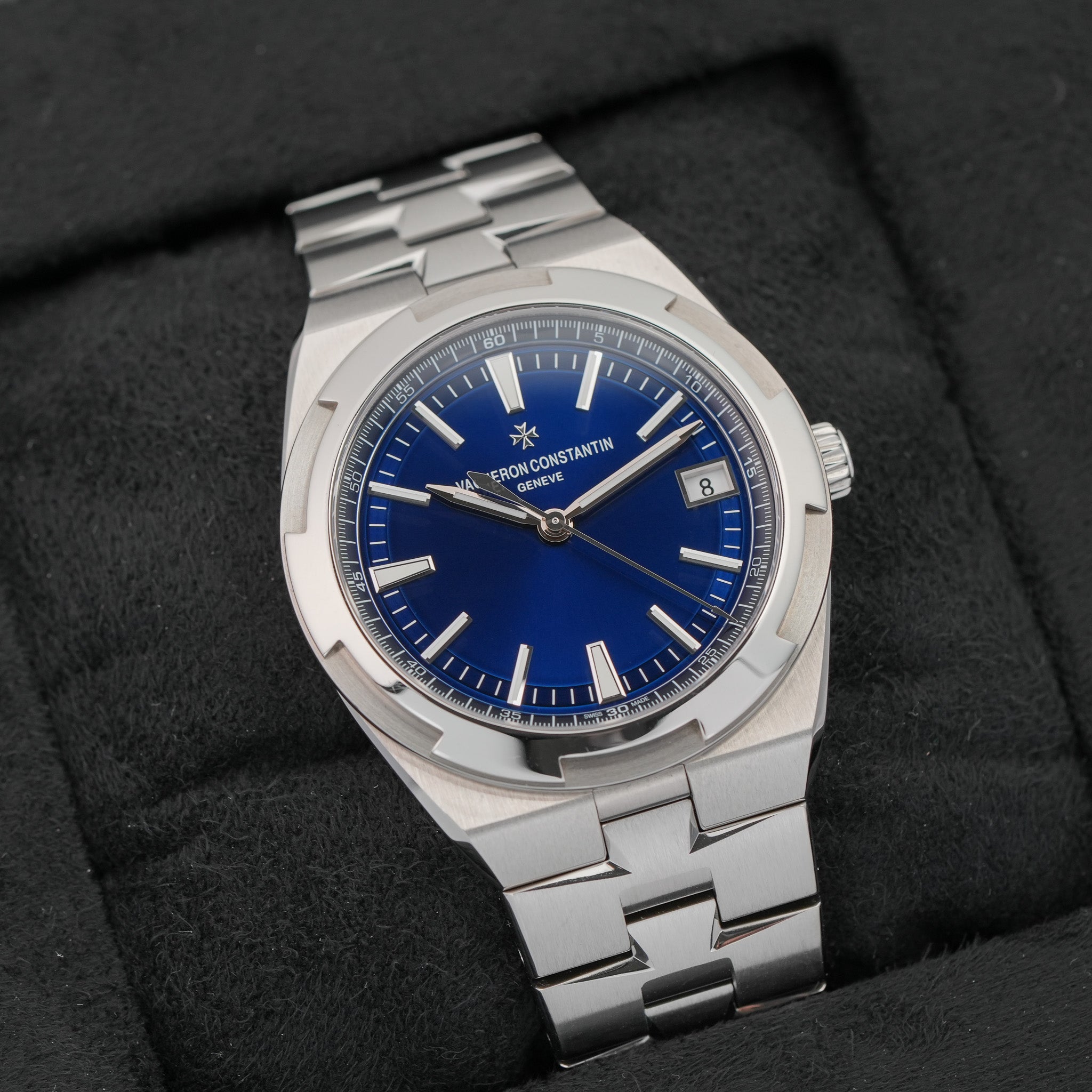 Vacheron Constantin Overseas 41mm Date Blue Full Set dial 2