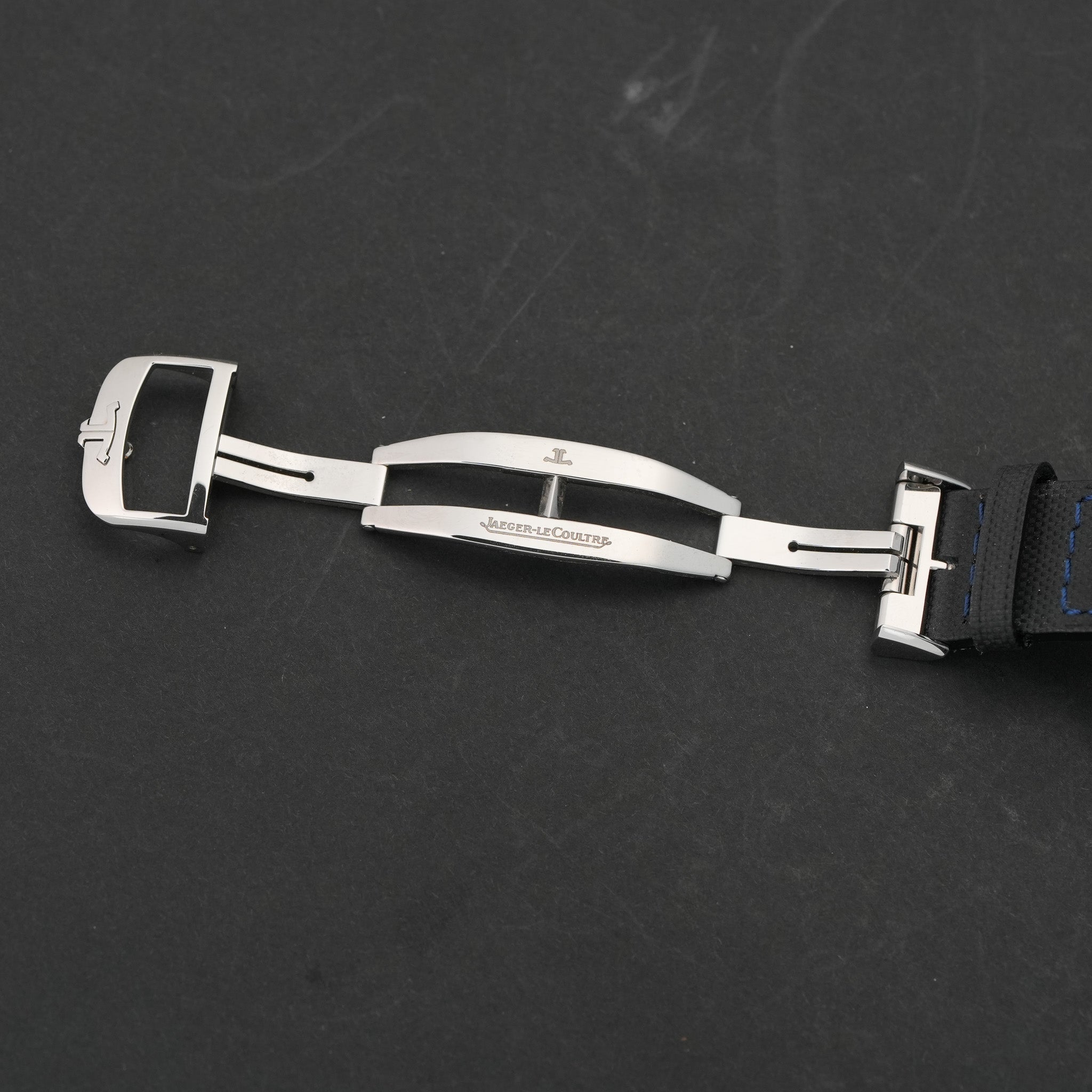 Jaeger-LeCoultre Master Memovox Boutique Edition Blue buckle opened