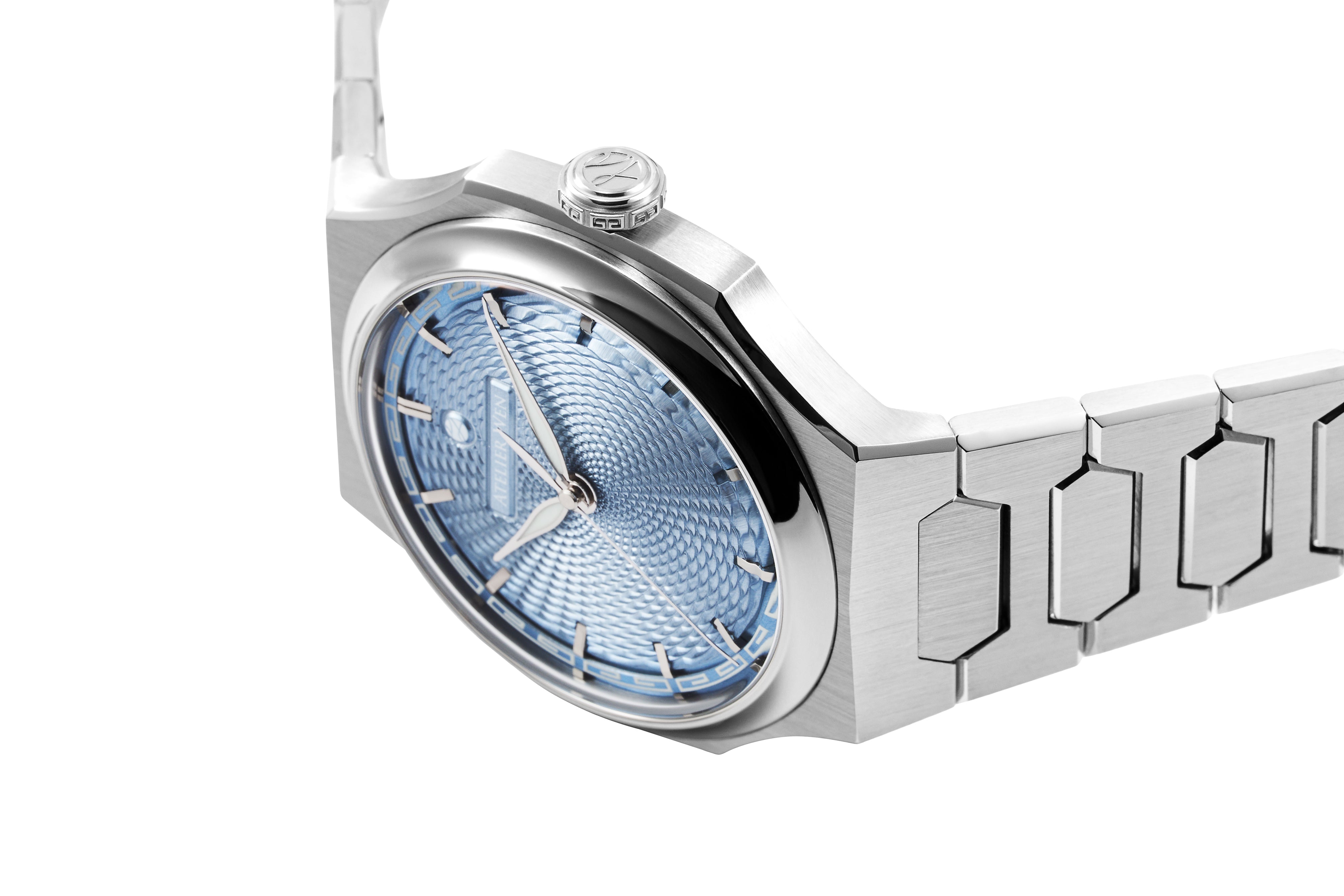 Side view of Atelier Wen Perception V3 Piāo 缥 (Ice Blue)