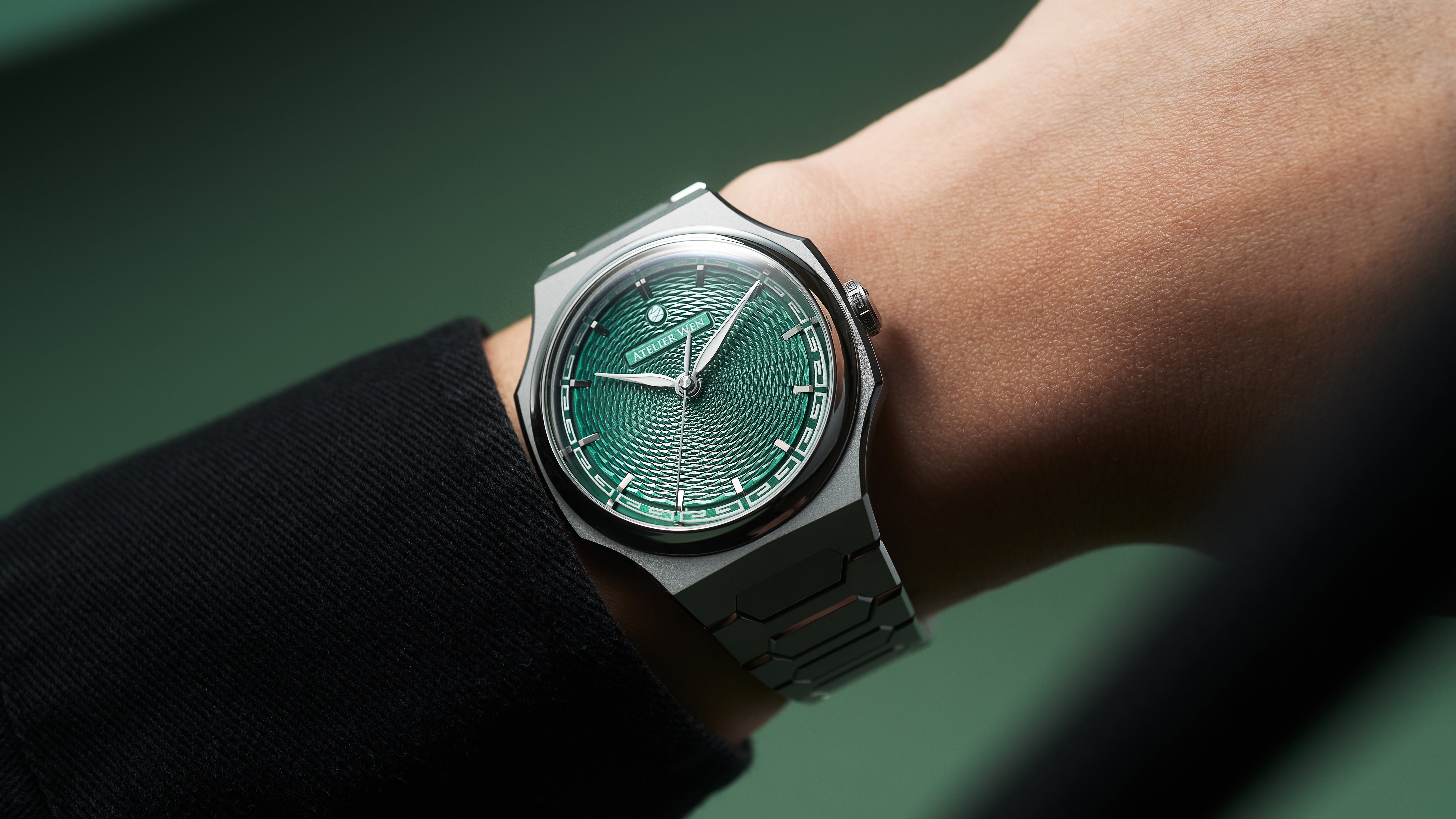 Wrist view Atelier Wen Perception V3 Yún 筠 (Green)