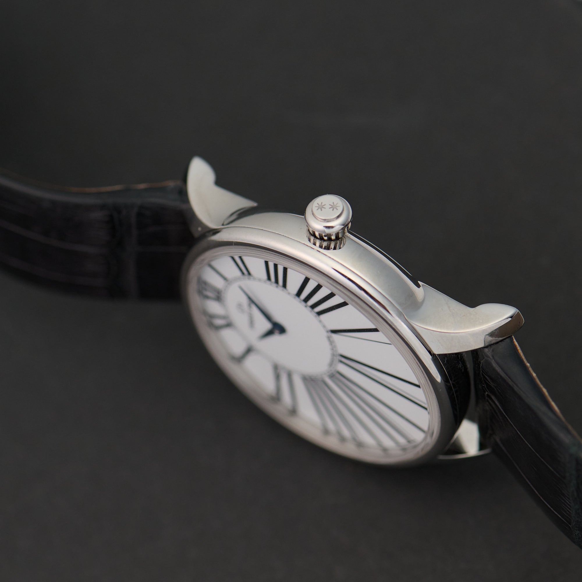 Jaquet Droz Petite Heure Minute Limited Edition J005020202 crown