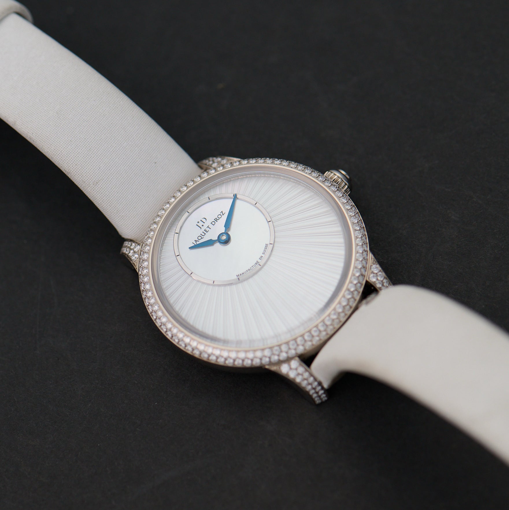 Jaquet Droz Petite Heure Minute Mother-of-Pearl dial 2