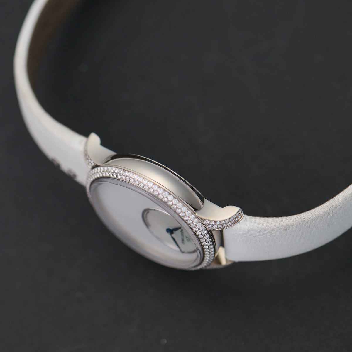 Jaquet Droz Petite Heure Minute Mother-of-Pearl case