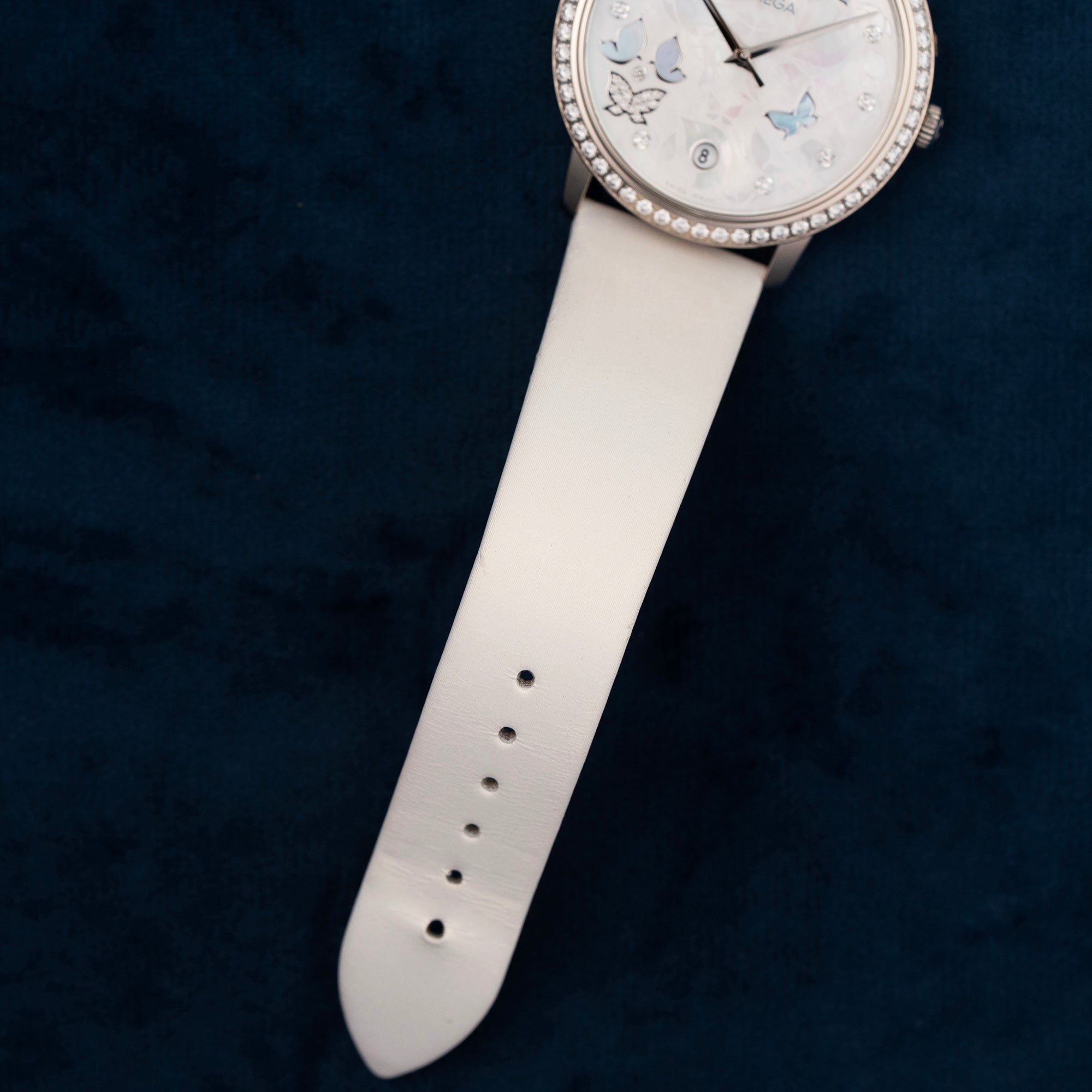 Omega DeVille Prestige Ladies Mother of Pearl Butterfly 42457372055002 strap 2