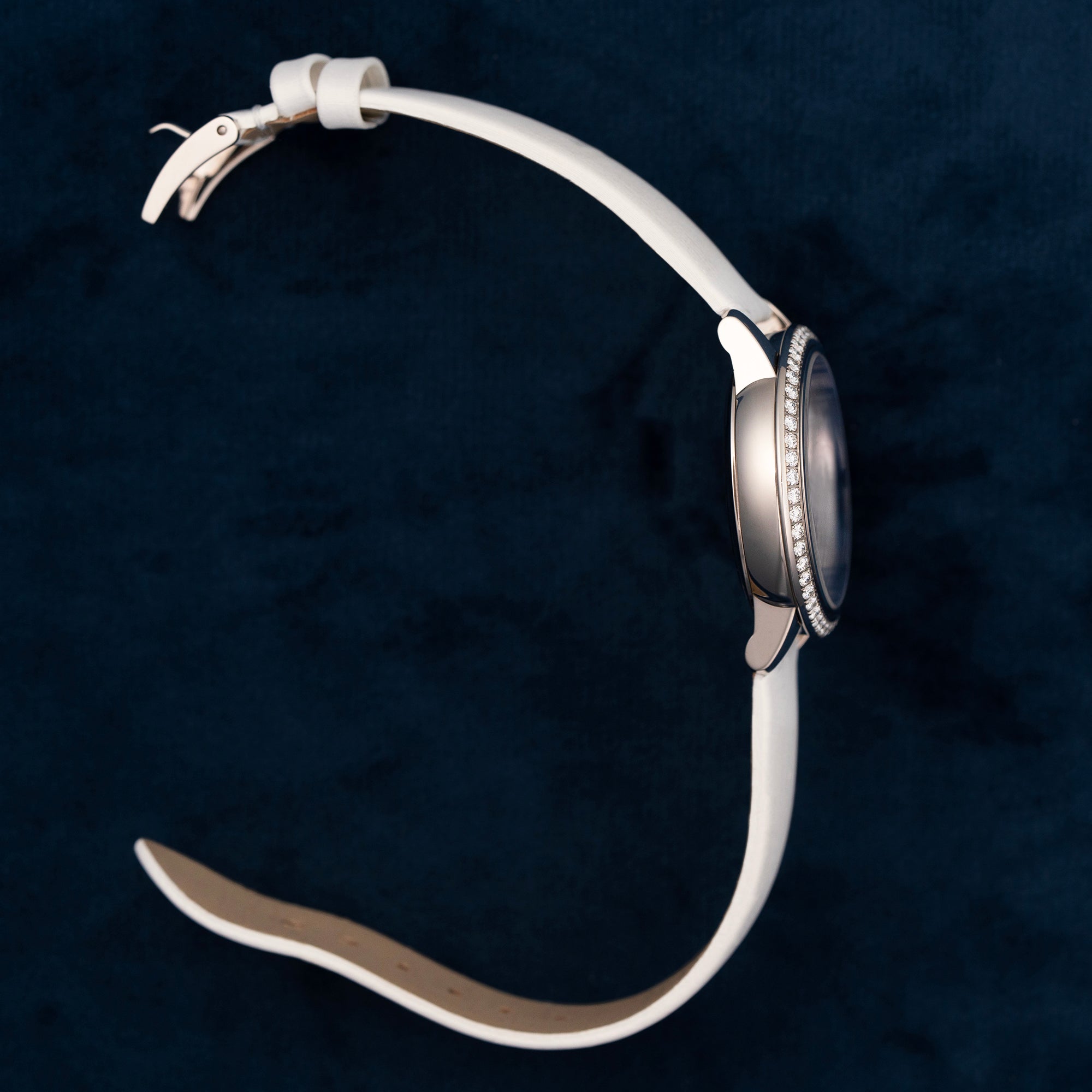 Omega DeVille Prestige Mother of Pearl Butterfly Dial Diamonds 42457332055001 case