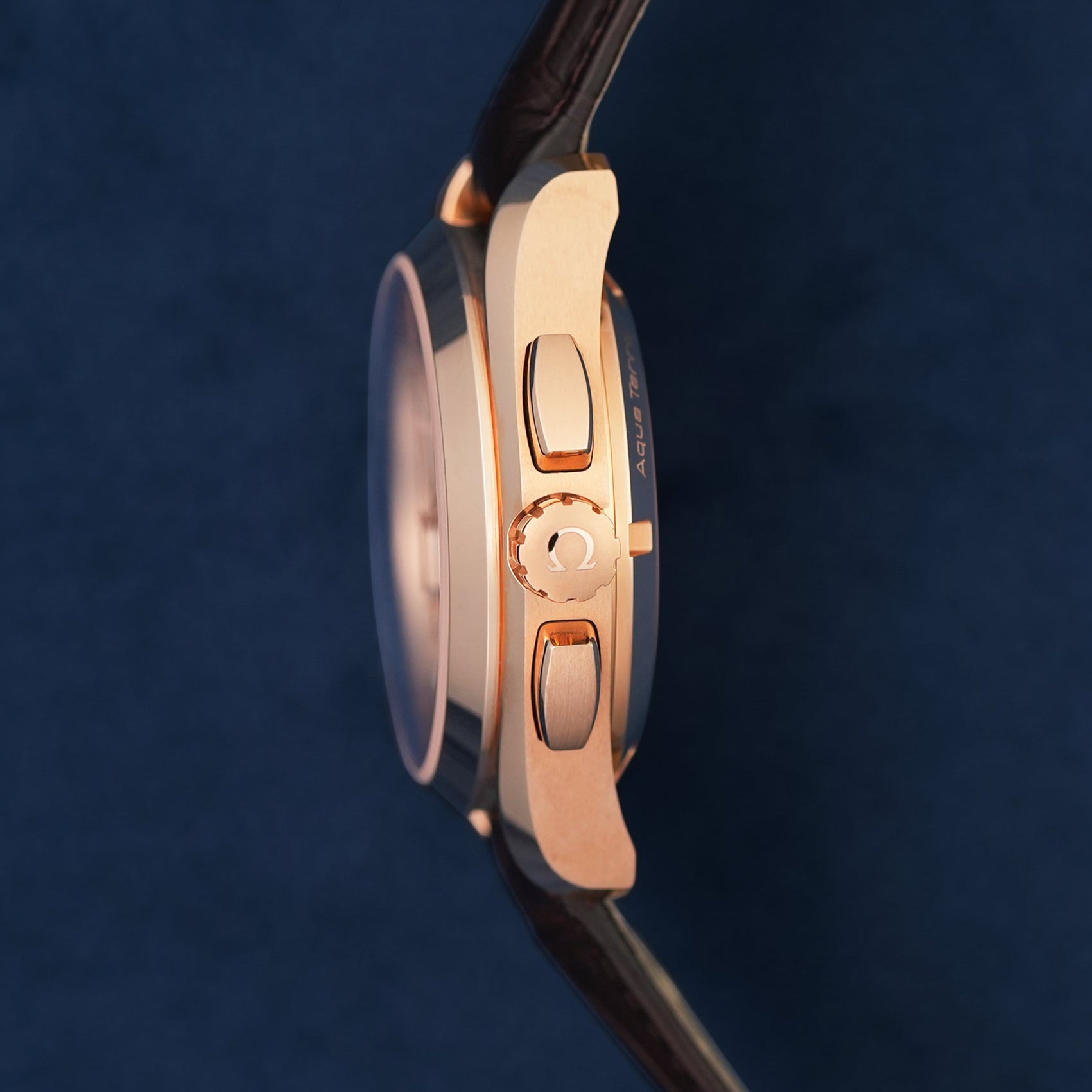 Omega Seamaster Aqua Terra GMT Chronograph 43mm 23153435202001 pushers and crown